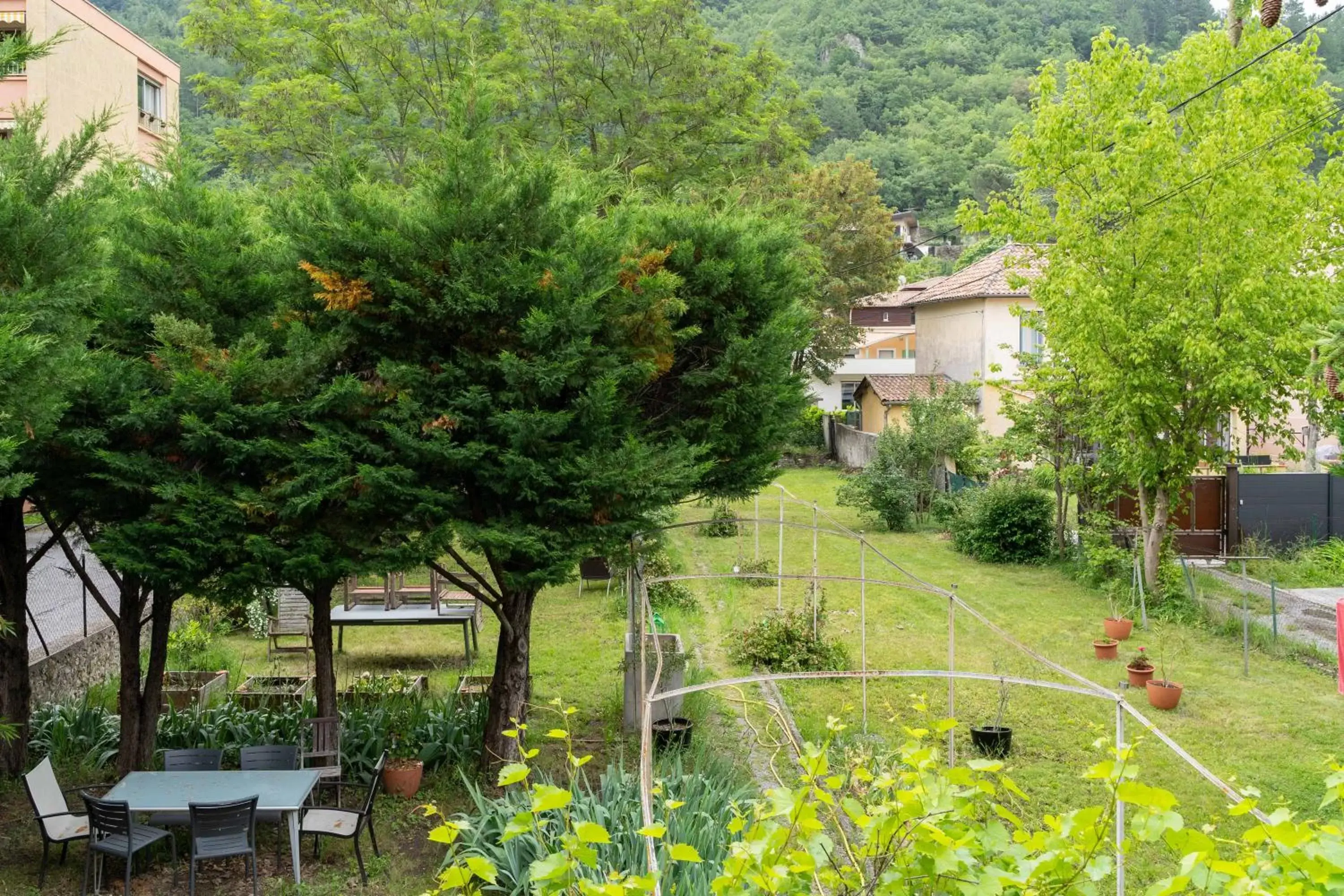 Garden in Gambetta Apartments