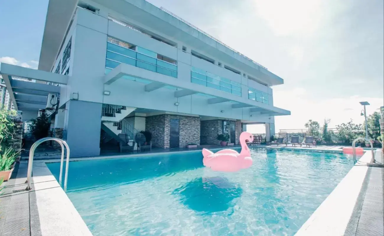 Swimming Pool in Greenhills Elan Hotel Modern