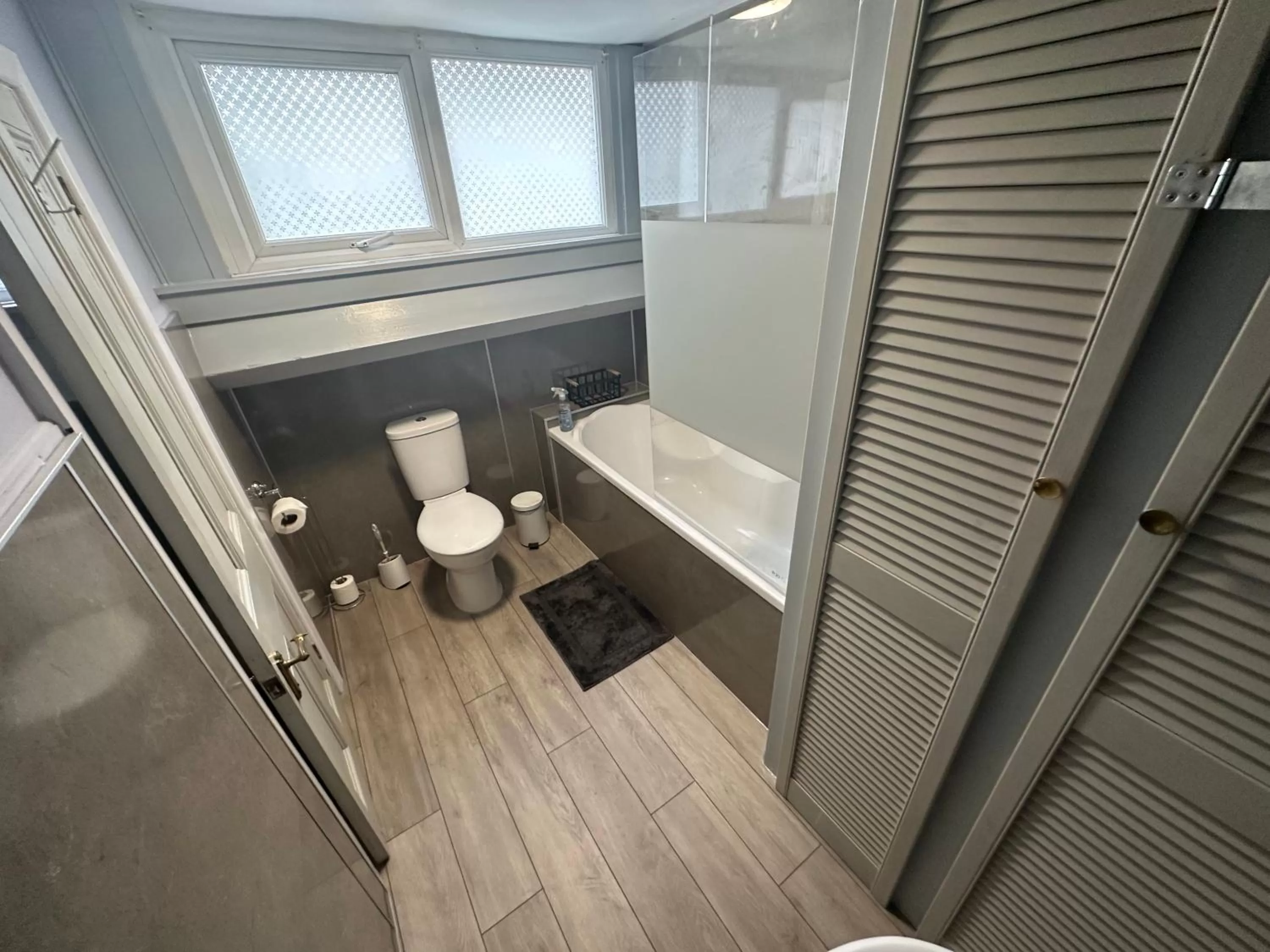 Bathroom in St Andrews house Hotel