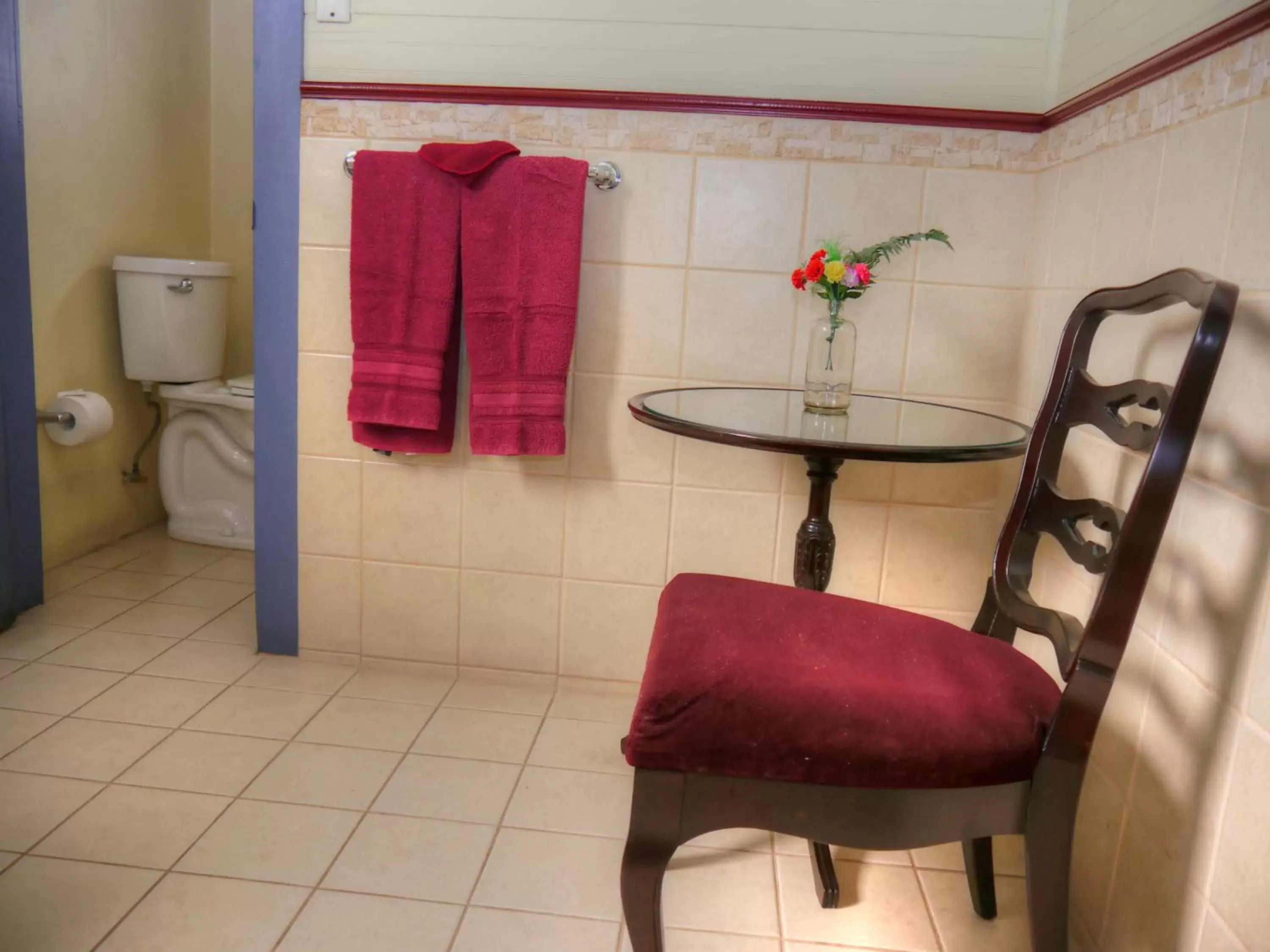 Bathroom in Hotel Santo Tomas / Historical Property