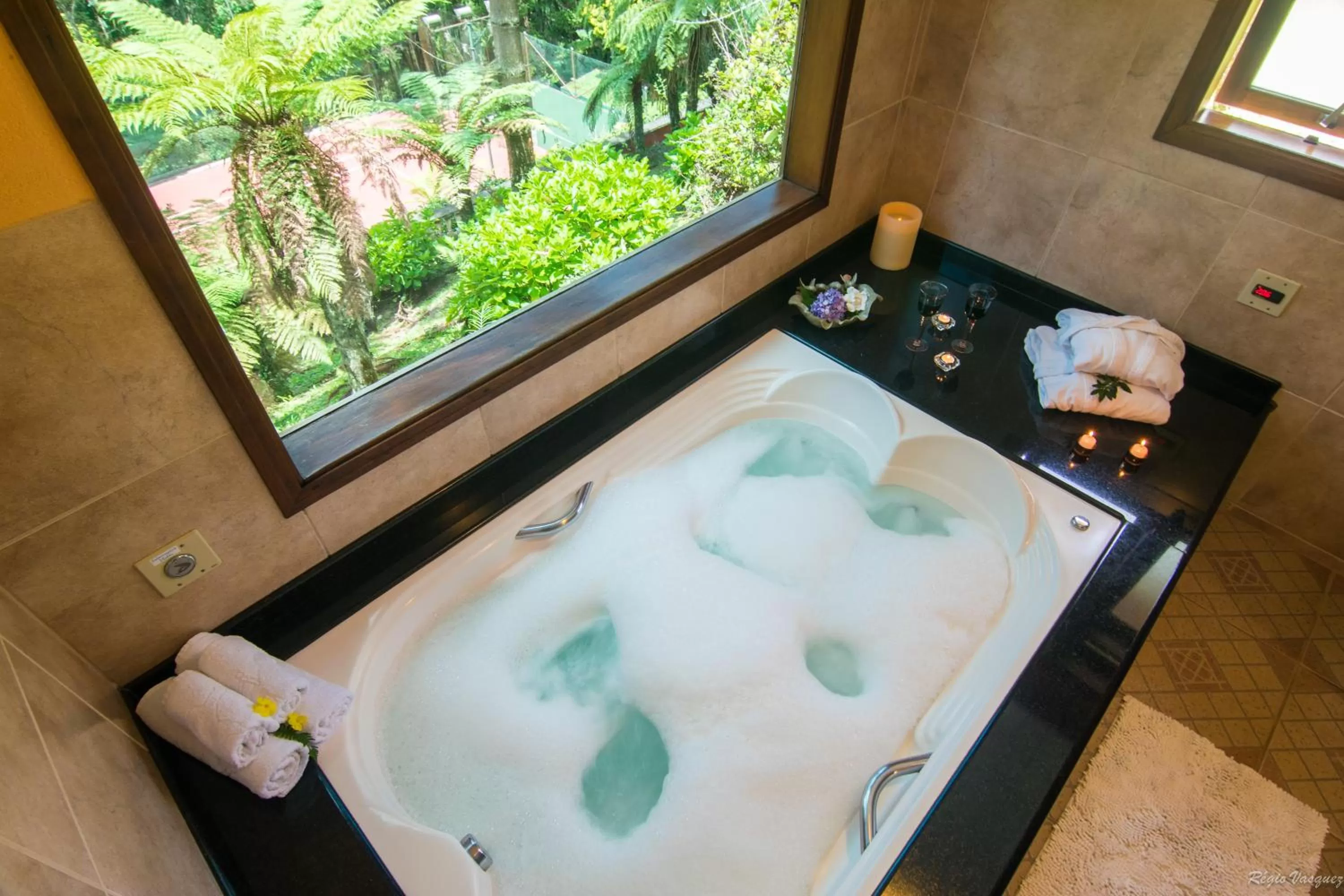 Hot Tub in Pousada Ricanto Amore Mio