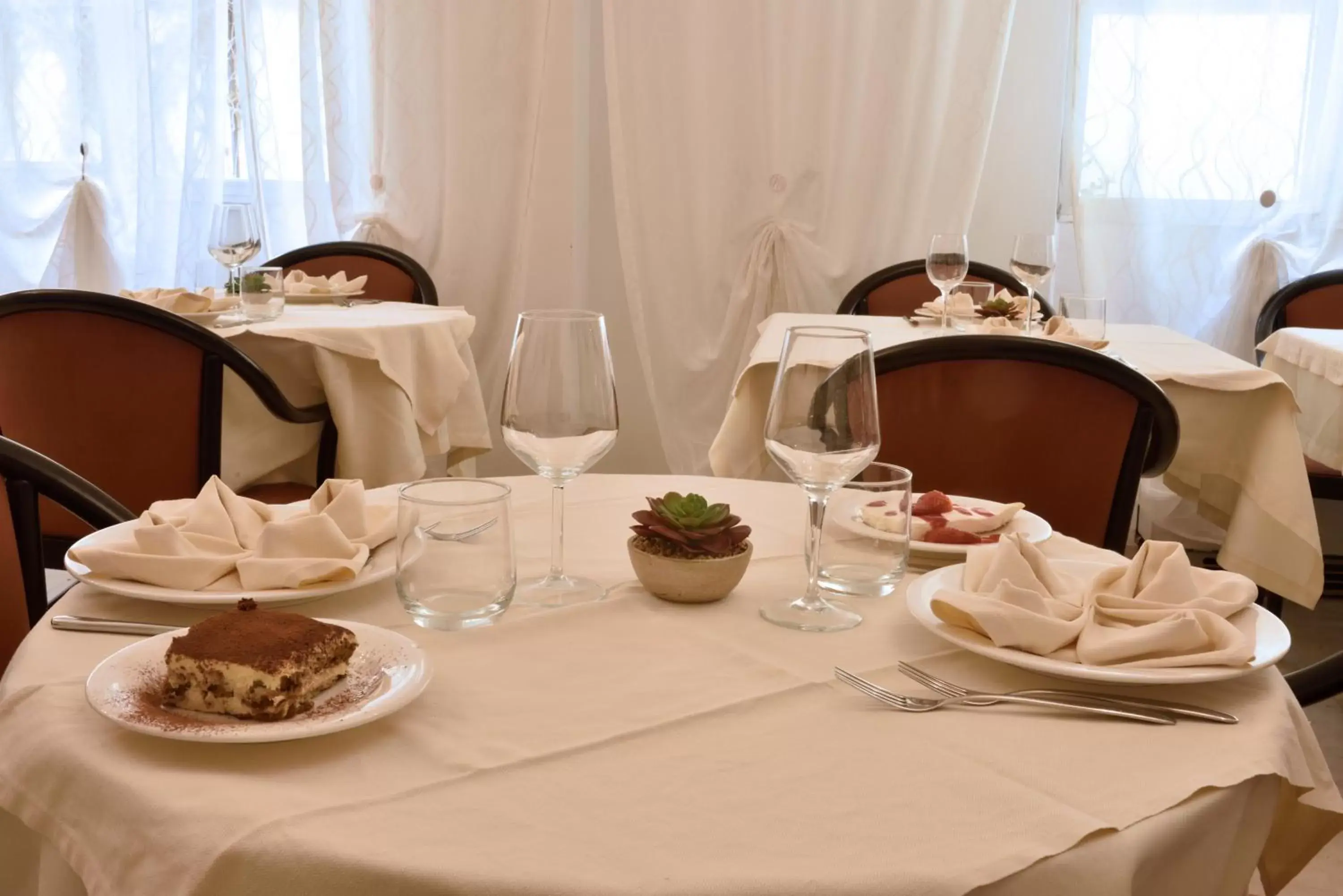 Lunch, Restaurant/Places to Eat in Hotel Morchio Mhotelsgroup