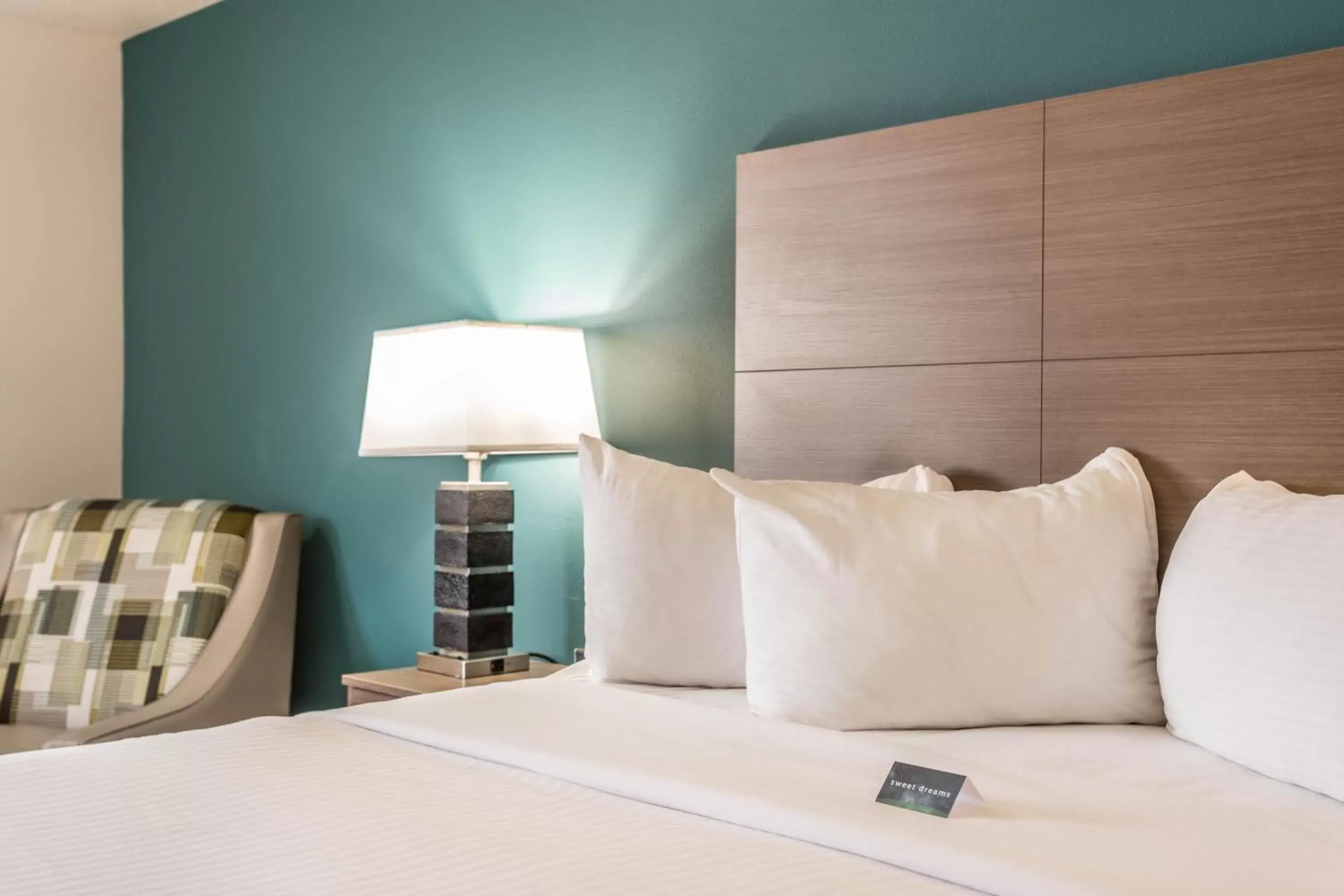 Bed in EverSpring Inn and Suites Bed in EverSpring Inn and Suites