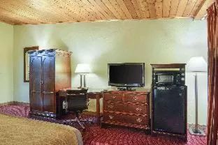 Standard Double Room with Two Double Beds - Non Smoking in Quality Inn