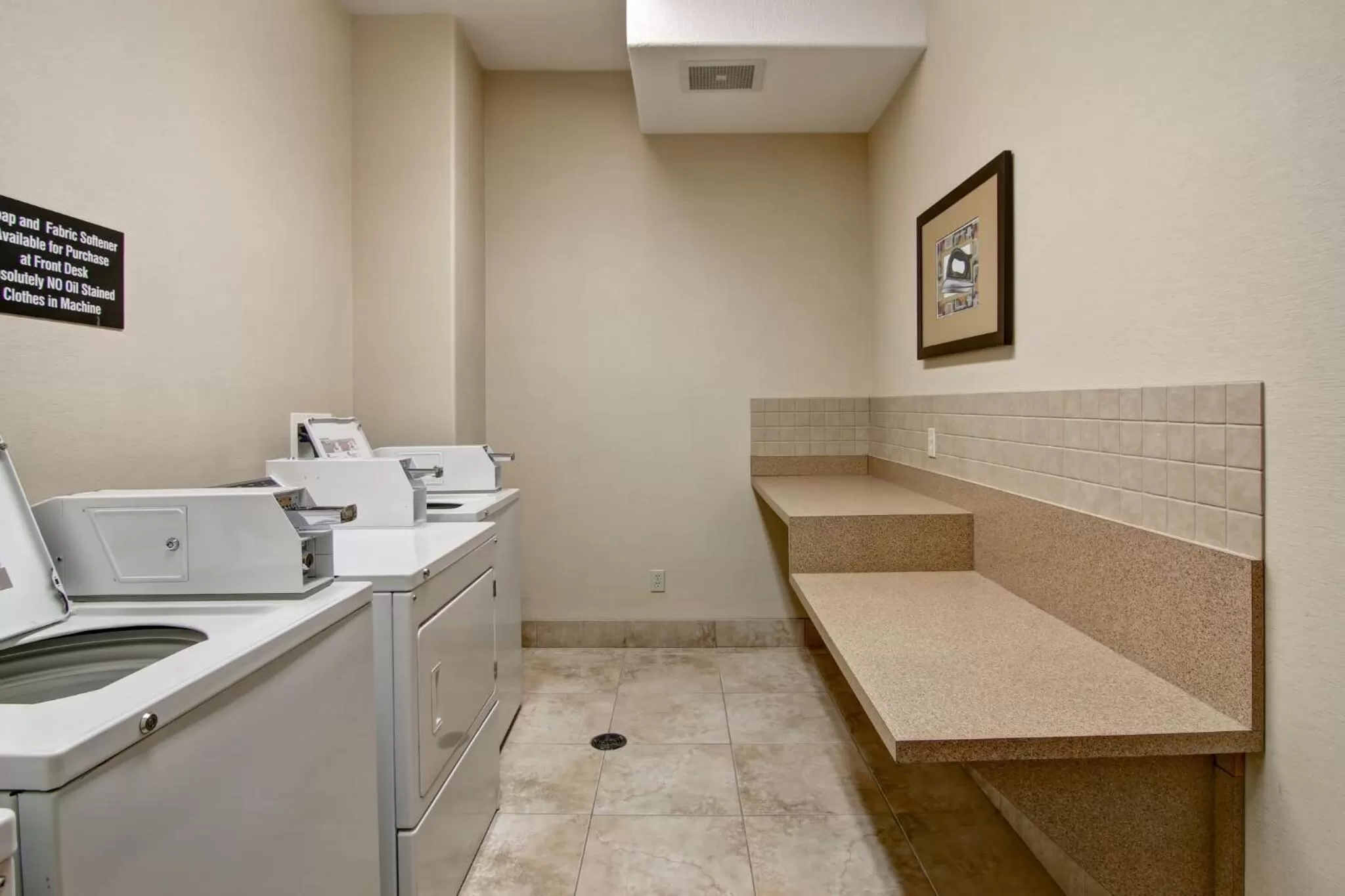 Area and facilities in Canalta Camrose