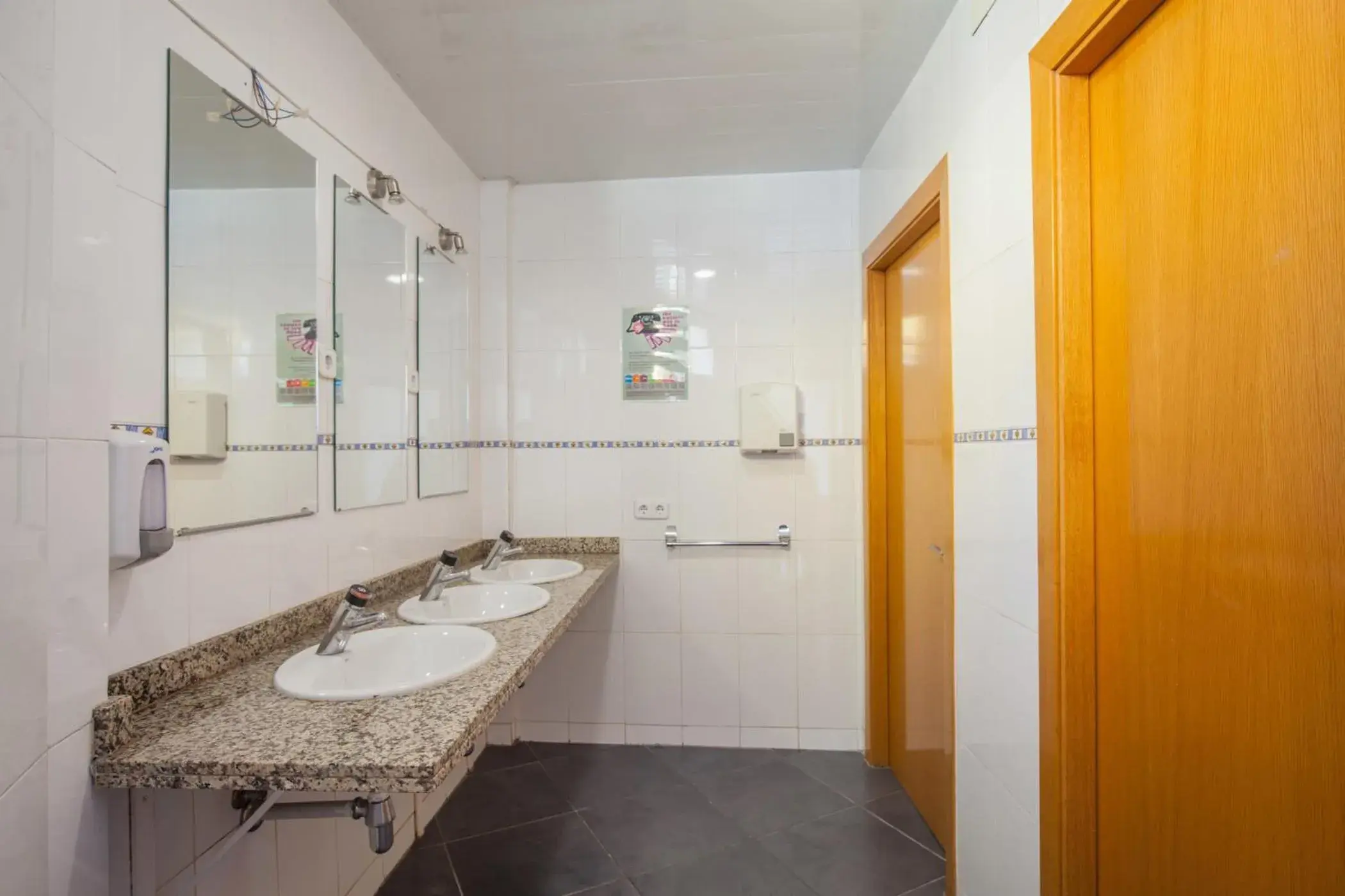 Bathroom in Mellow Hostel Barcelona
