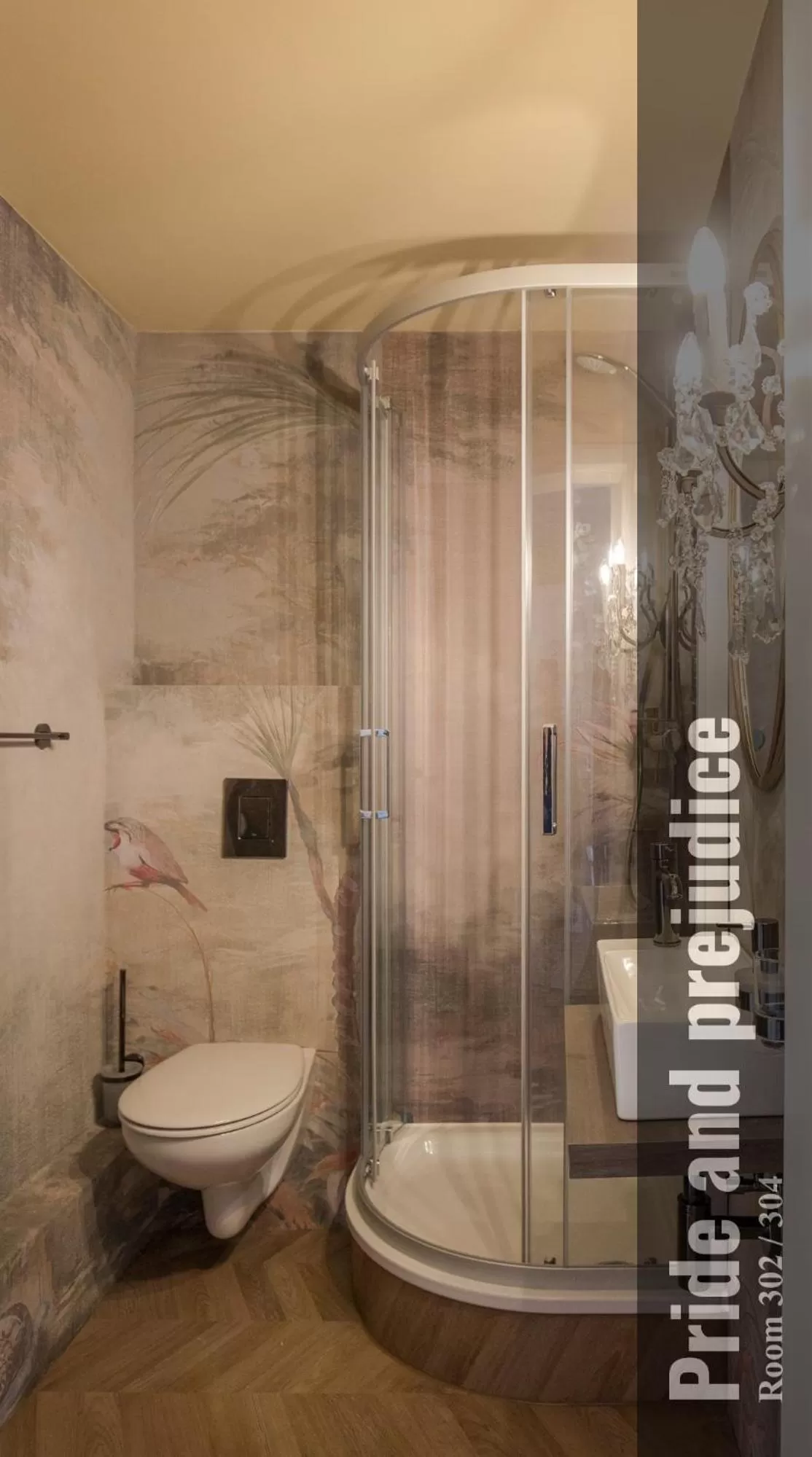 Shower in The Henry Self Check-In Guesthouse