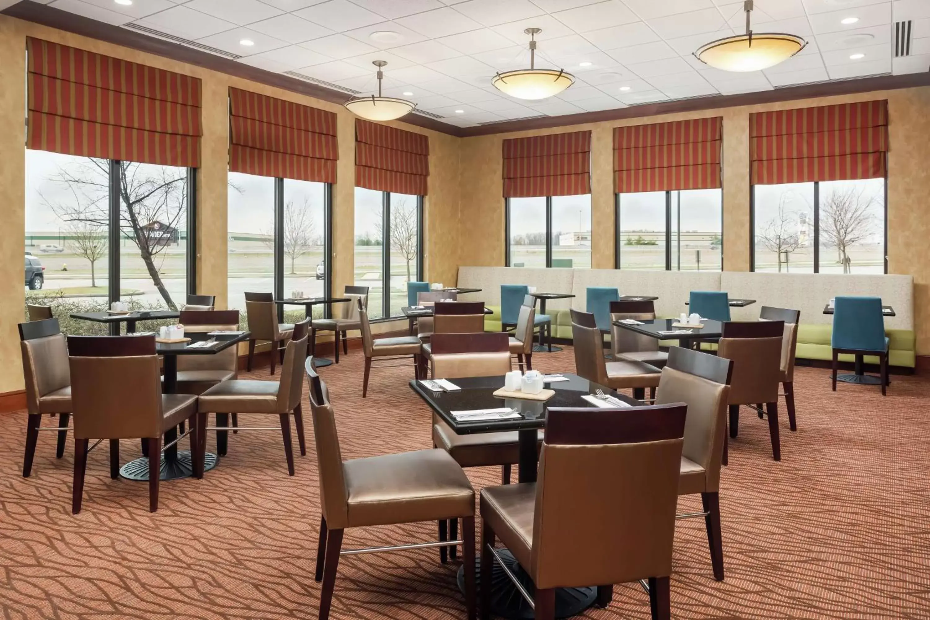 Dining area, Restaurant/Places to Eat in Hilton Garden Inn St. Louis Shiloh/O'Fallon IL