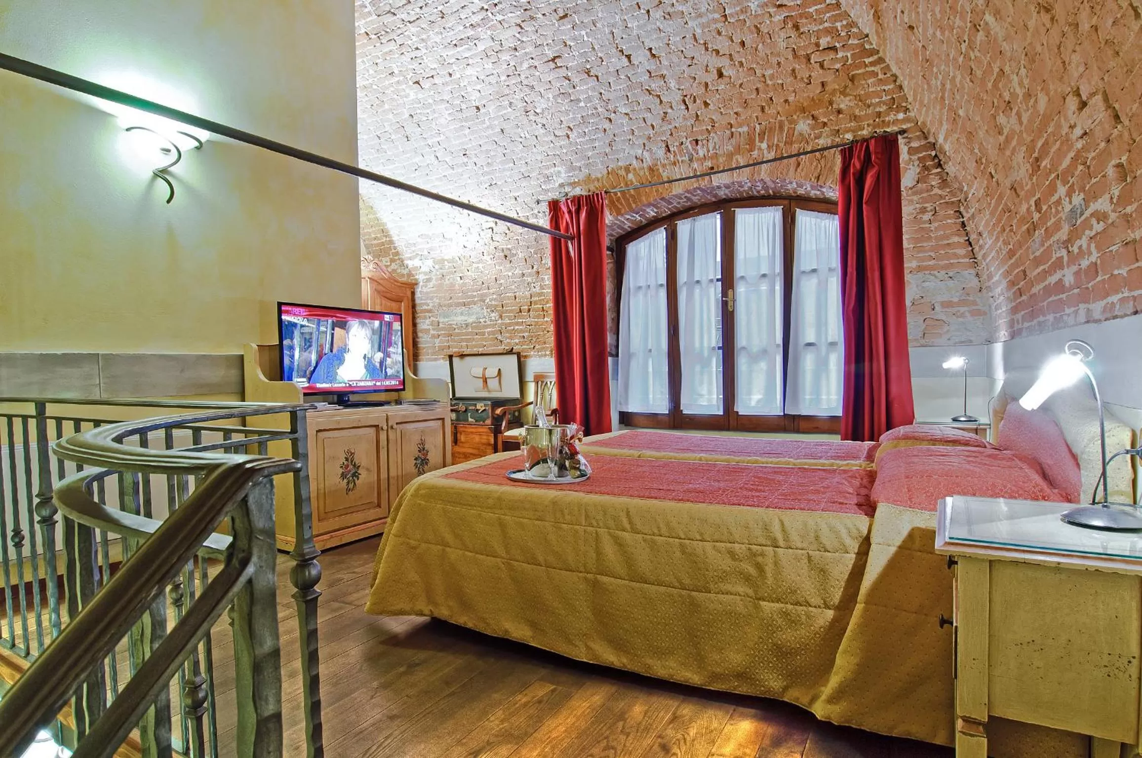 Bed in Hotel Alba Palace