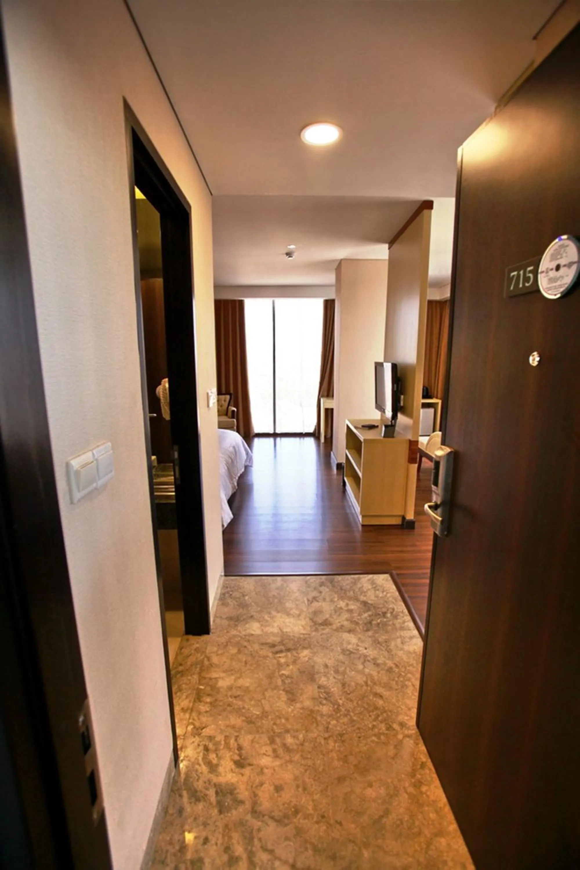 Photo of the whole room in Hotel California Bandung