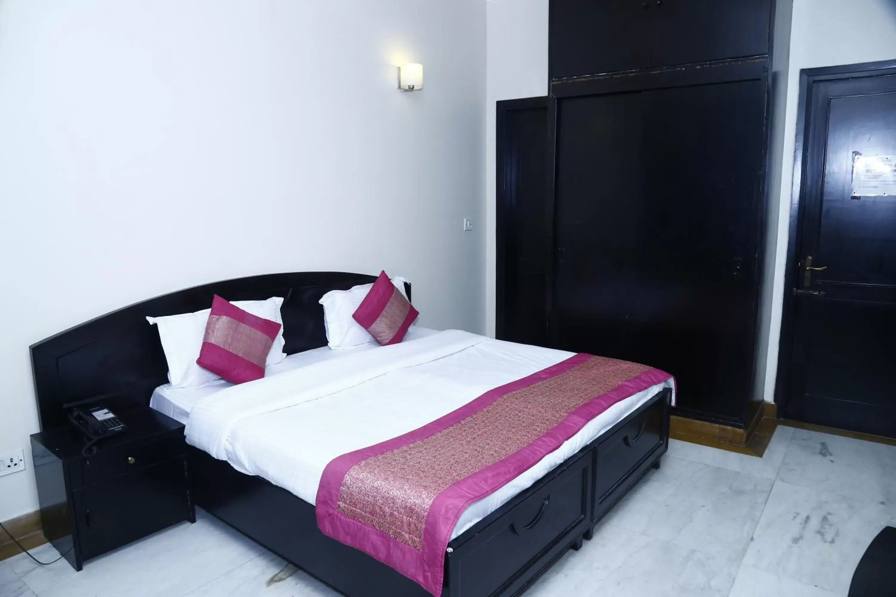 Superior Double Room - single occupancy in Hotel City Centre Inn - Nizamuddin Railway Station Superior Double Room - single occupancy in Hotel City Centre Inn - Nizamuddin Railway Station
