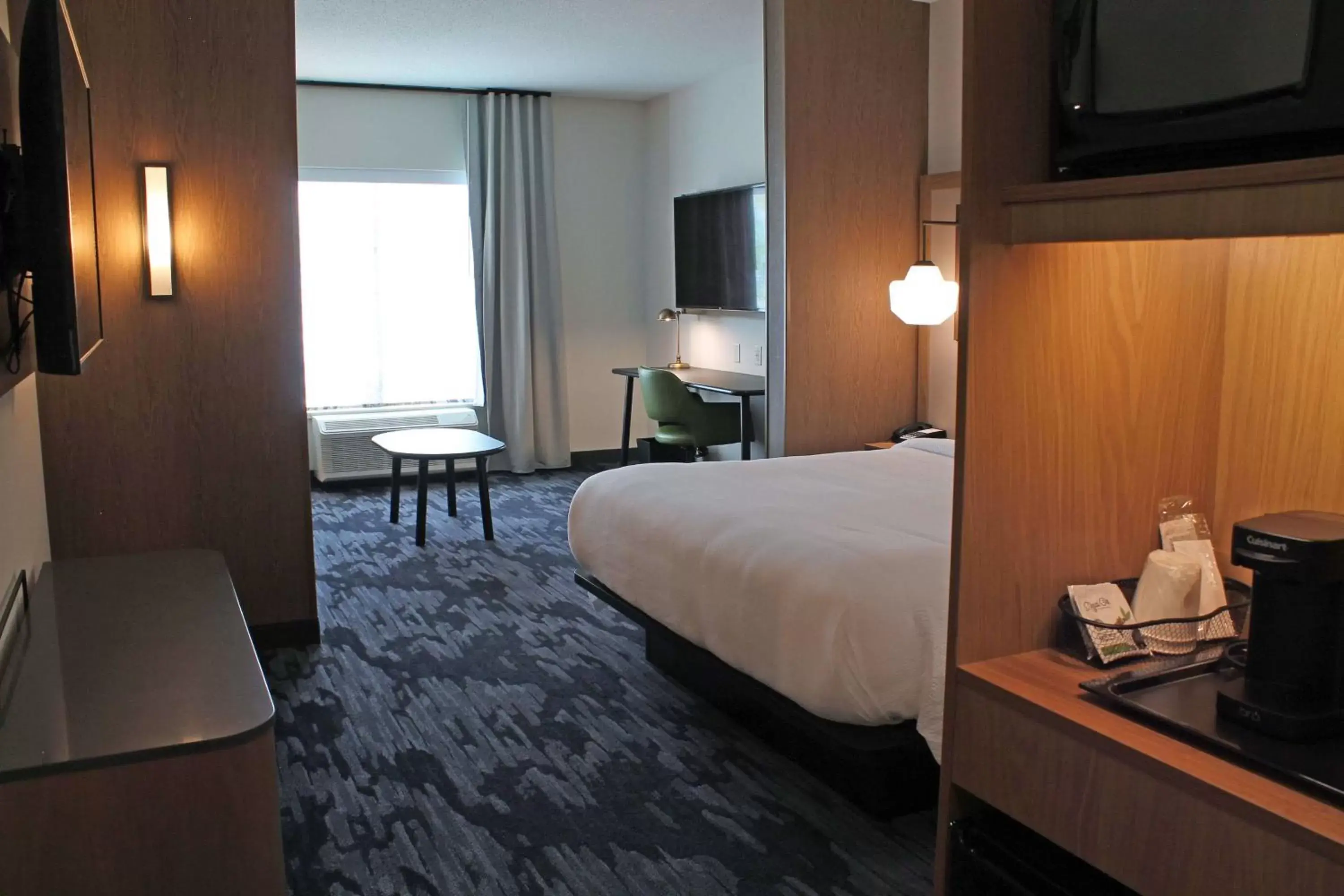 Photo of the whole room, Bed in Fairfield by Marriott Inn & Suites St Louis South