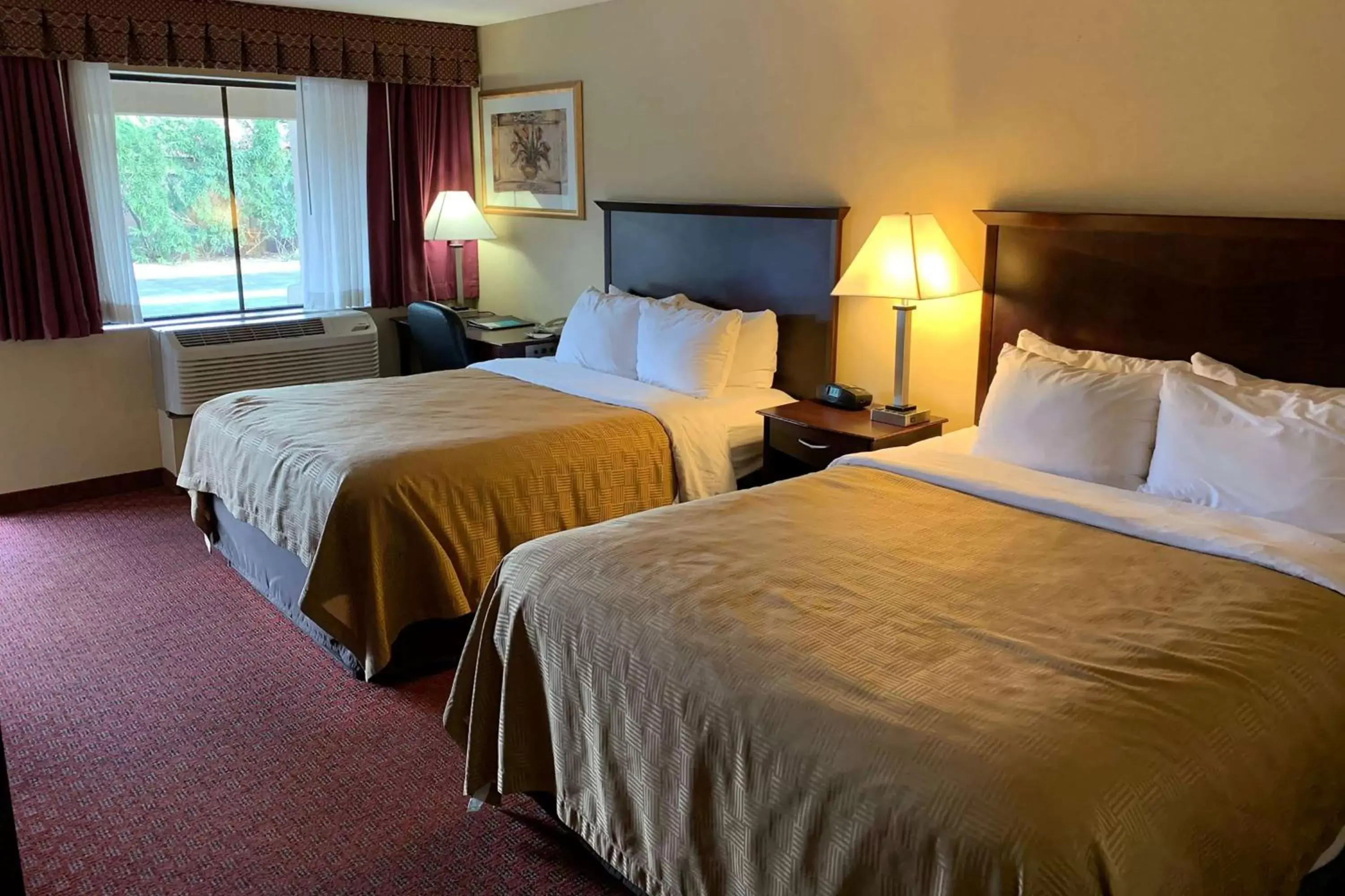 Photo of the whole room, Bed in Days Inn by Wyndham Blythe