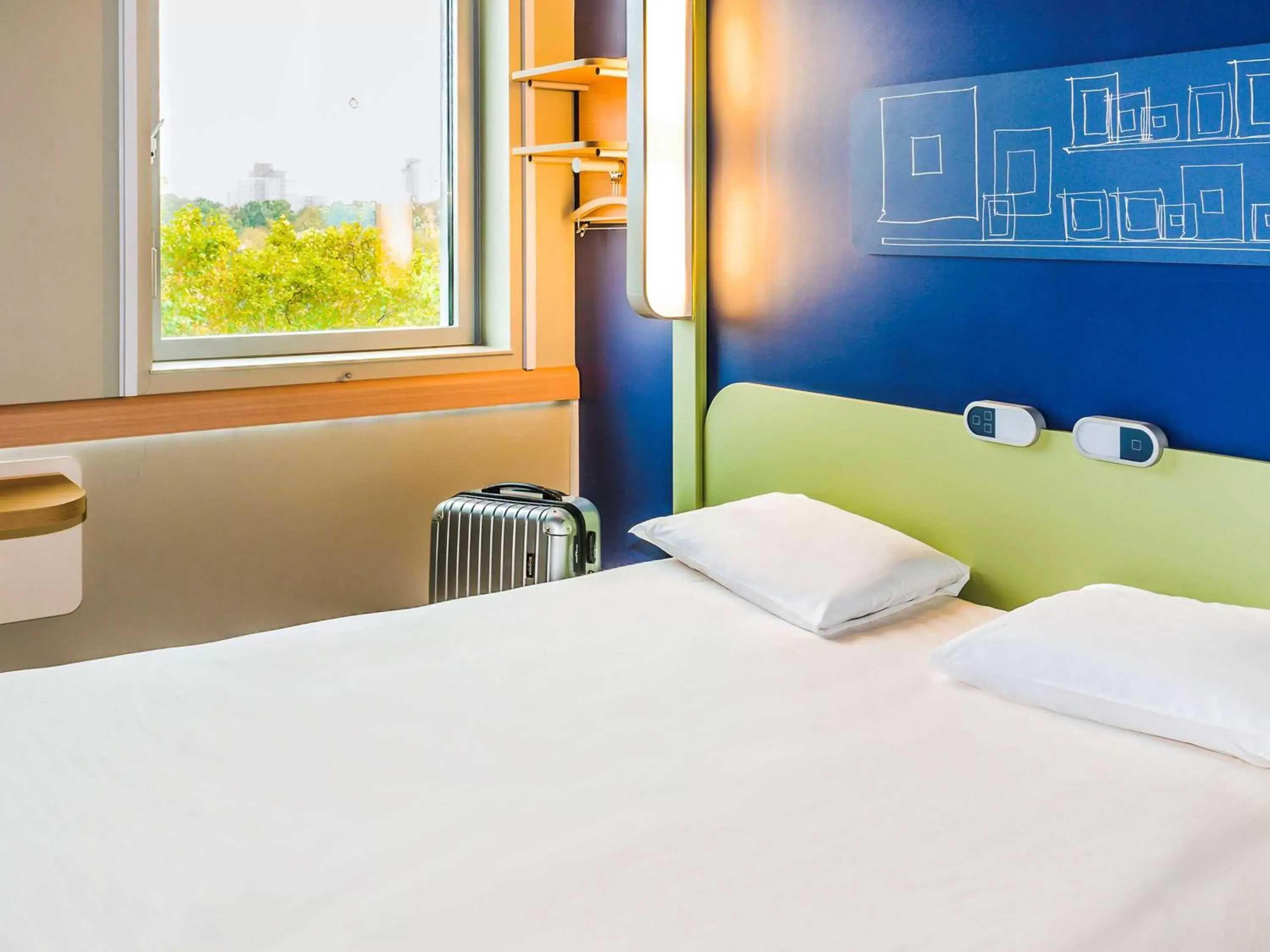 Photo of the whole room, Bed in Ibis Budget Montelimar