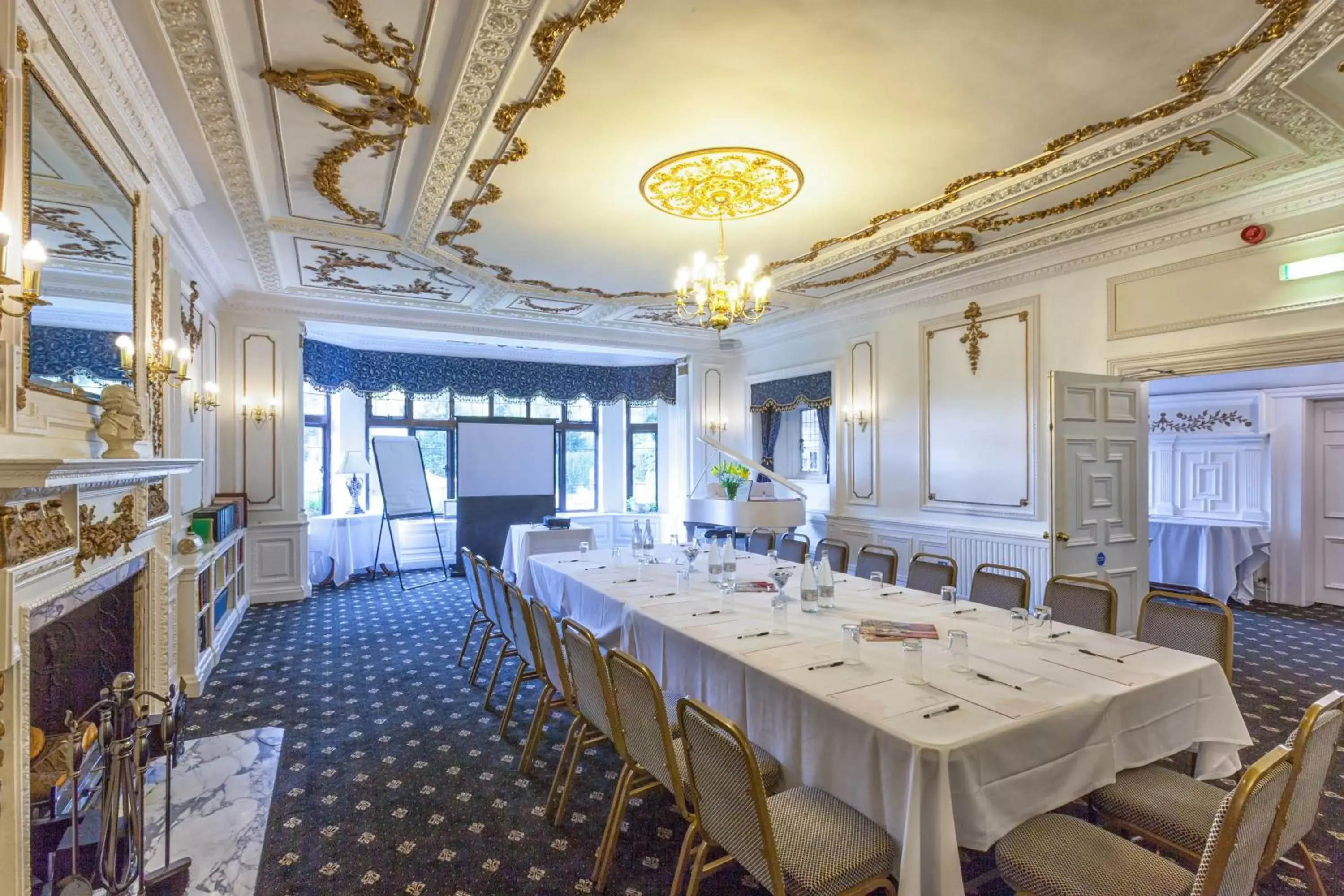 Restaurant/places to eat, Business Area/Conference Room in De Rougemont Manor