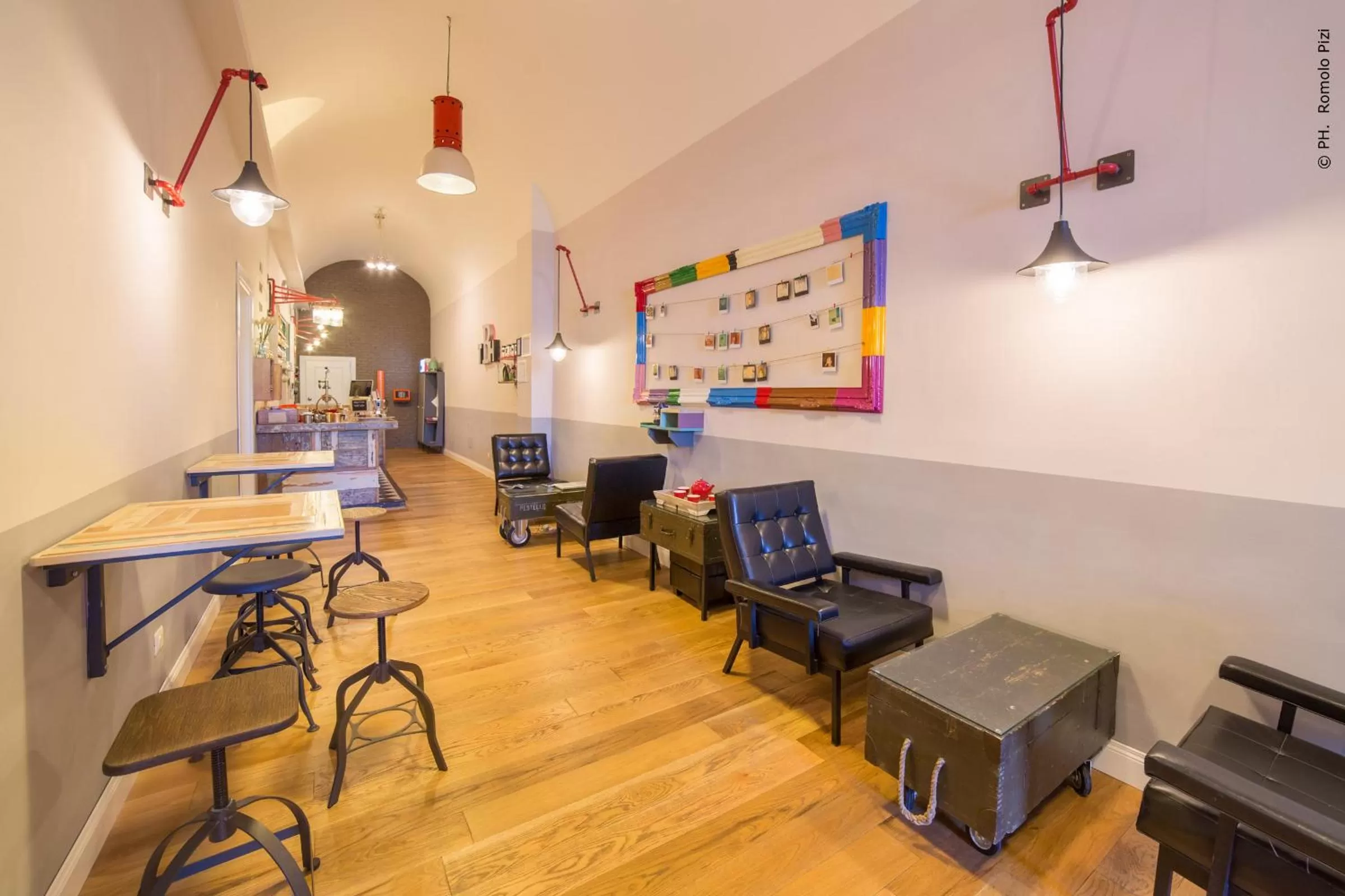 Communal lounge/ TV room in The Bellini House by House In Naples