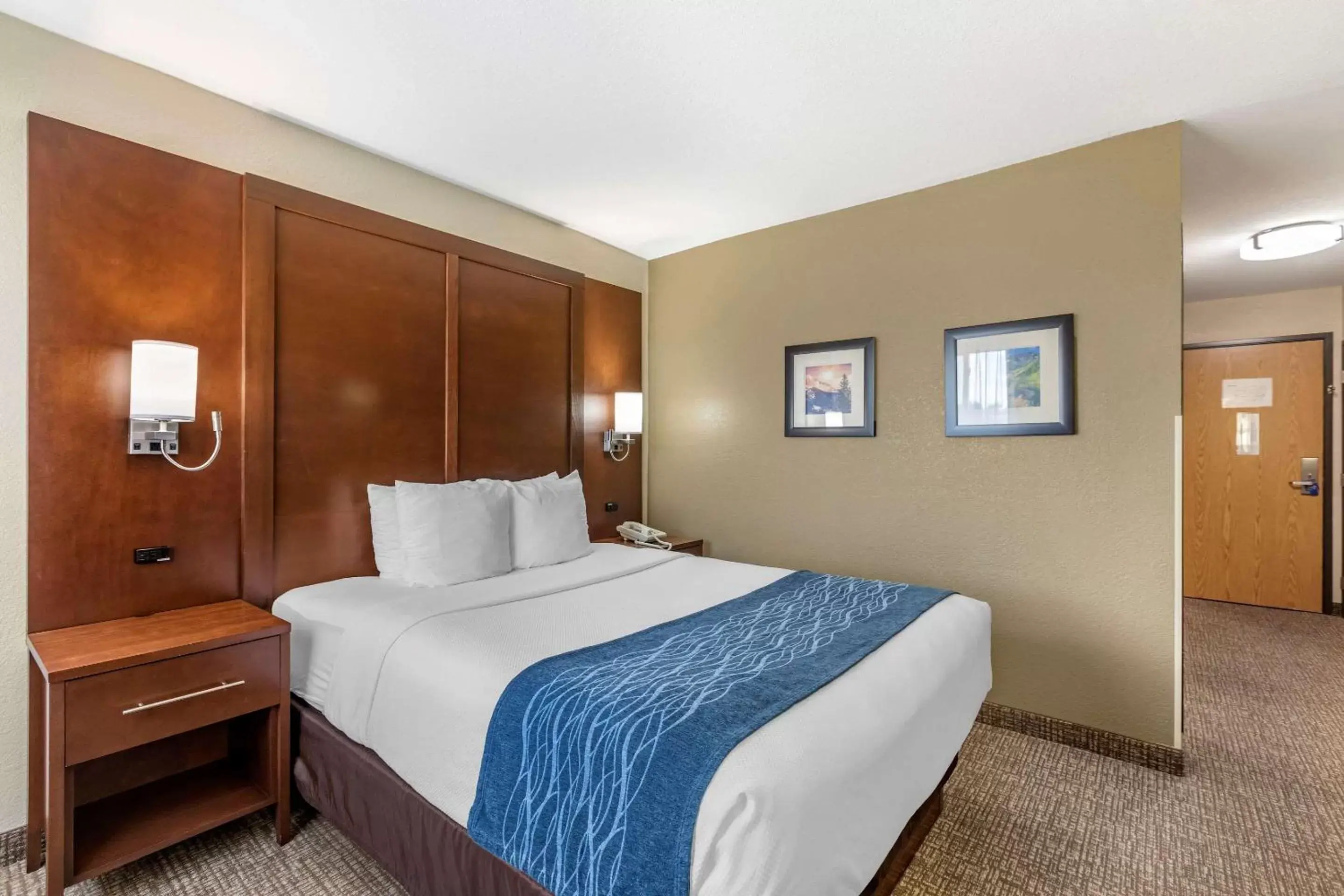 Photo of the whole room, Bed in Comfort Inn & Suites Greeley