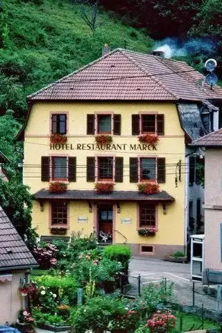 Facade/entrance in L'AO Hôtel & Restaurant L'Aigle d'Or Facade/entrance in L'AO Hôtel & Restaurant L'Aigle d'Or