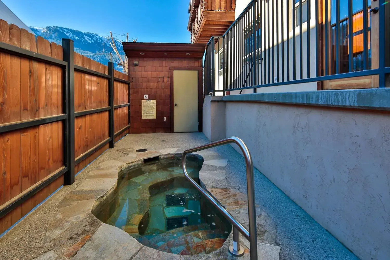 Hot Tub, Swimming Pool in Solstice Suites