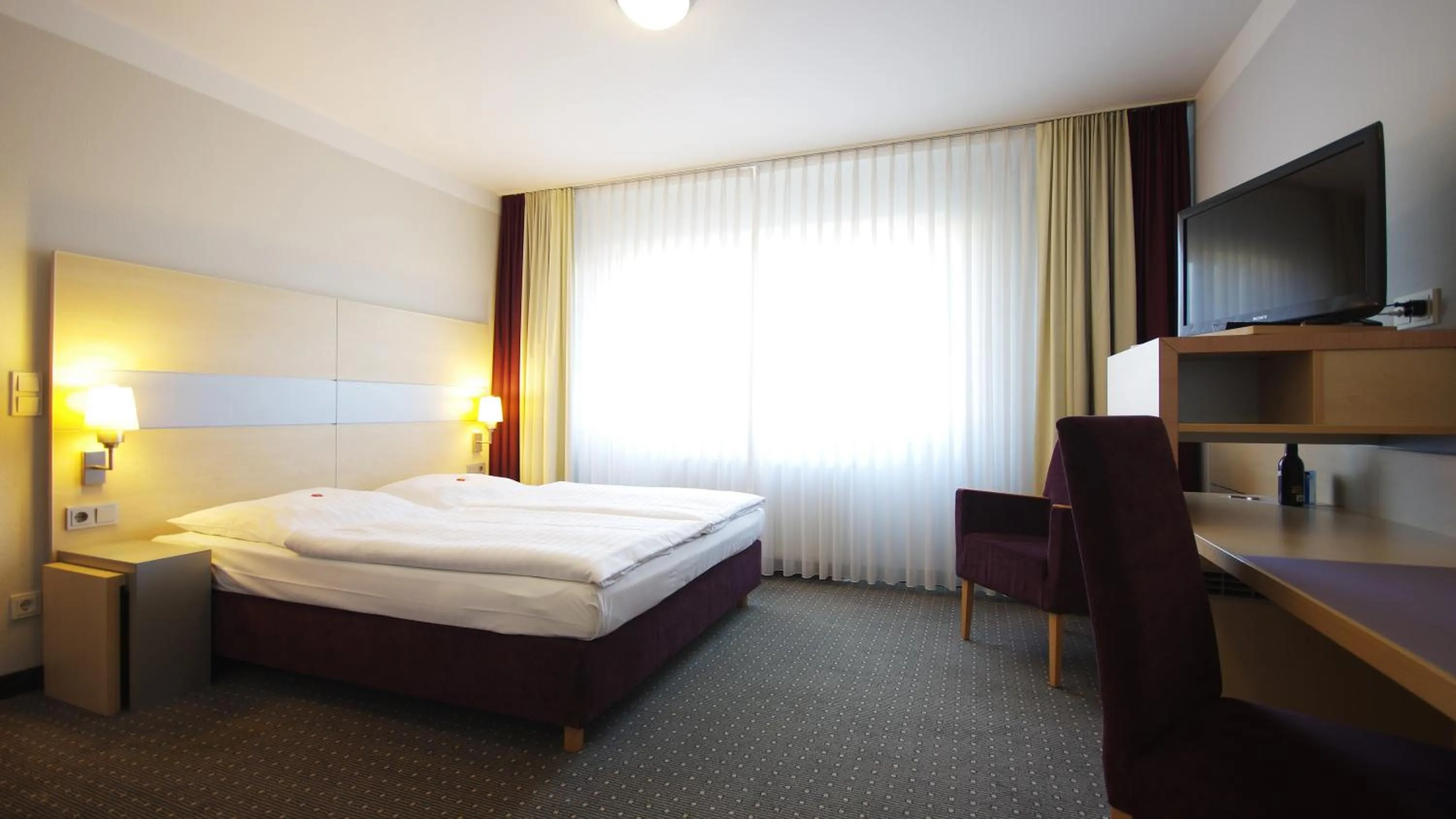 Photo of the whole room, Bed in Garten-Hotel Ponick