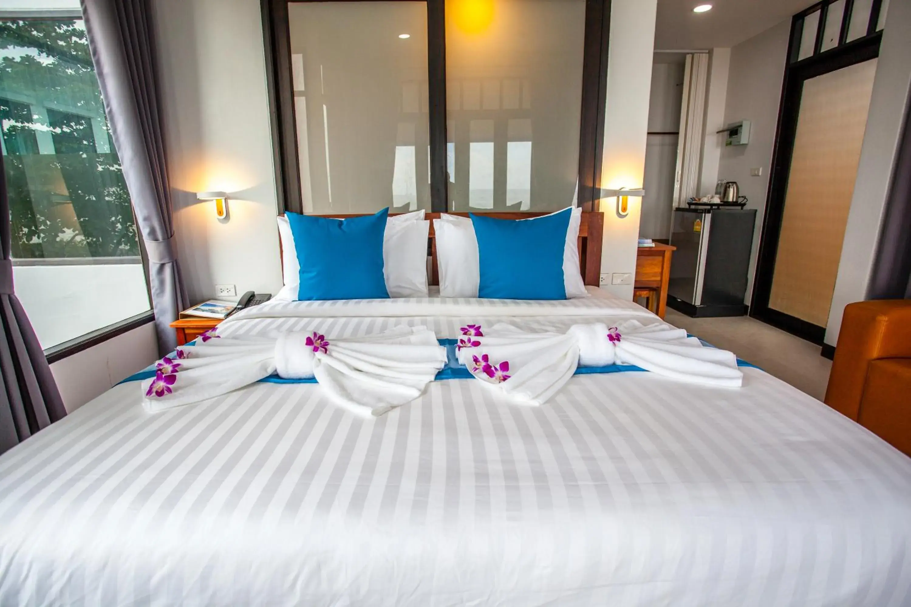 Bed in Lanta Corner Resort