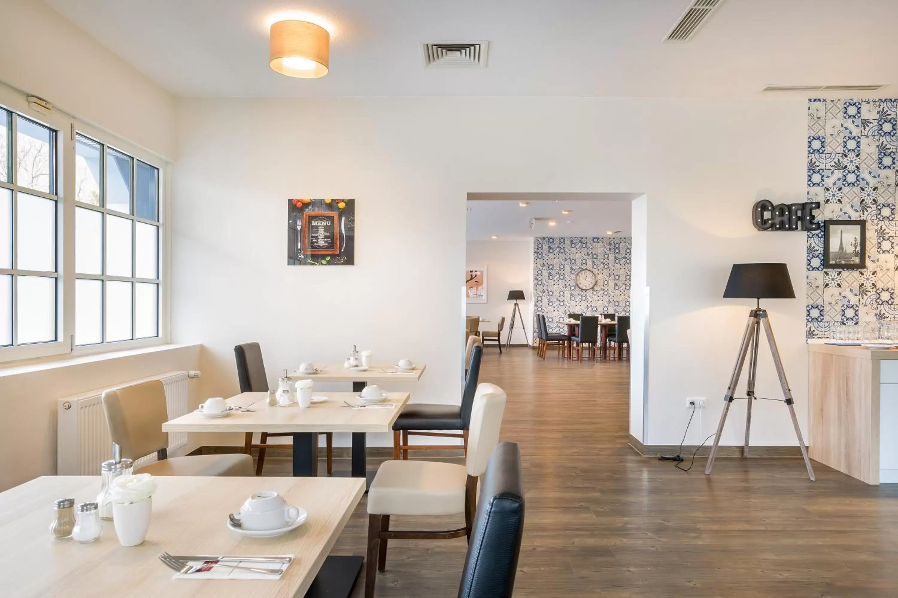 Restaurant/Places to Eat in Novum Hotel Mariella Airport