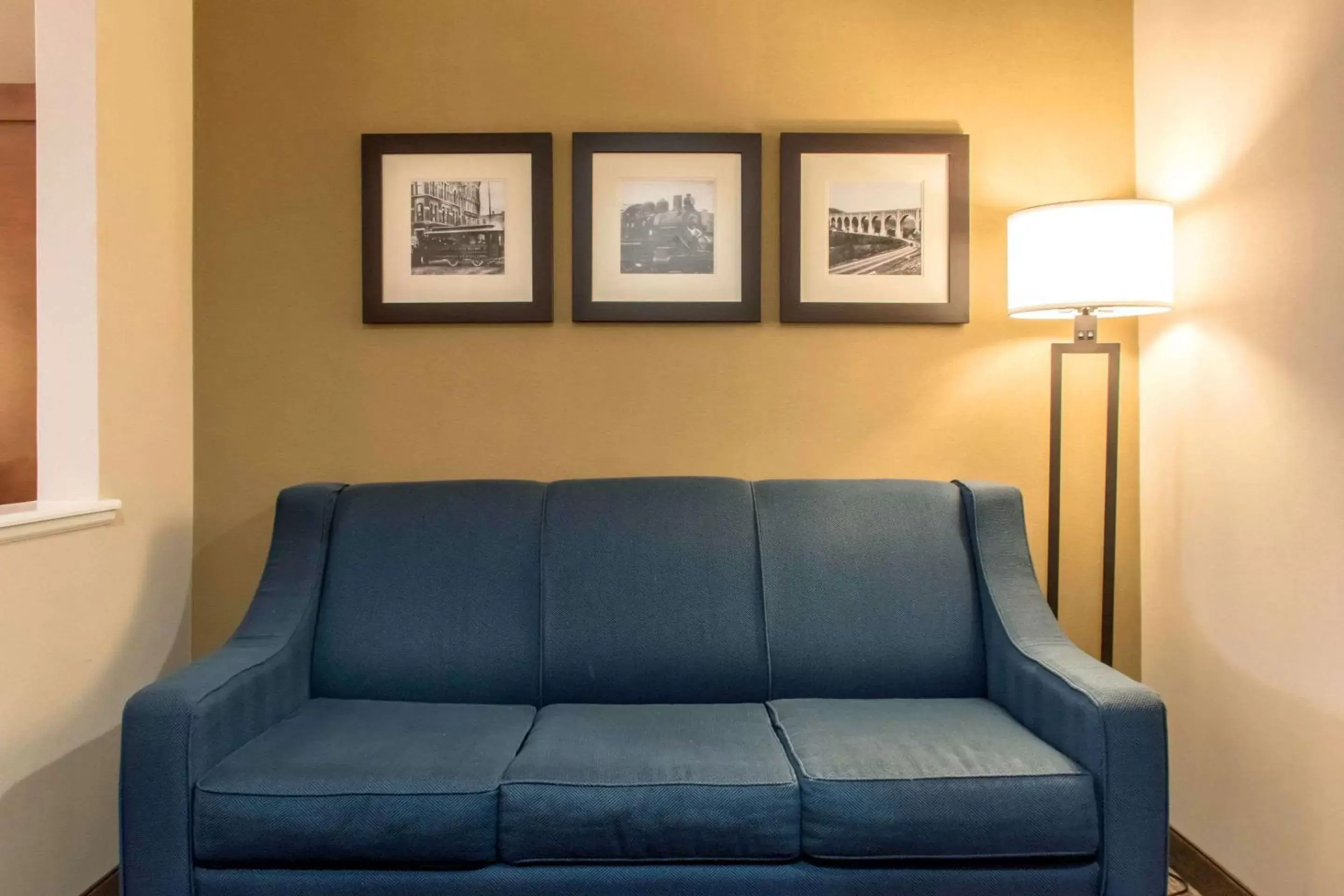 Photo of the whole room, Seating Area in Comfort Suites Scranton near Montage Mountain