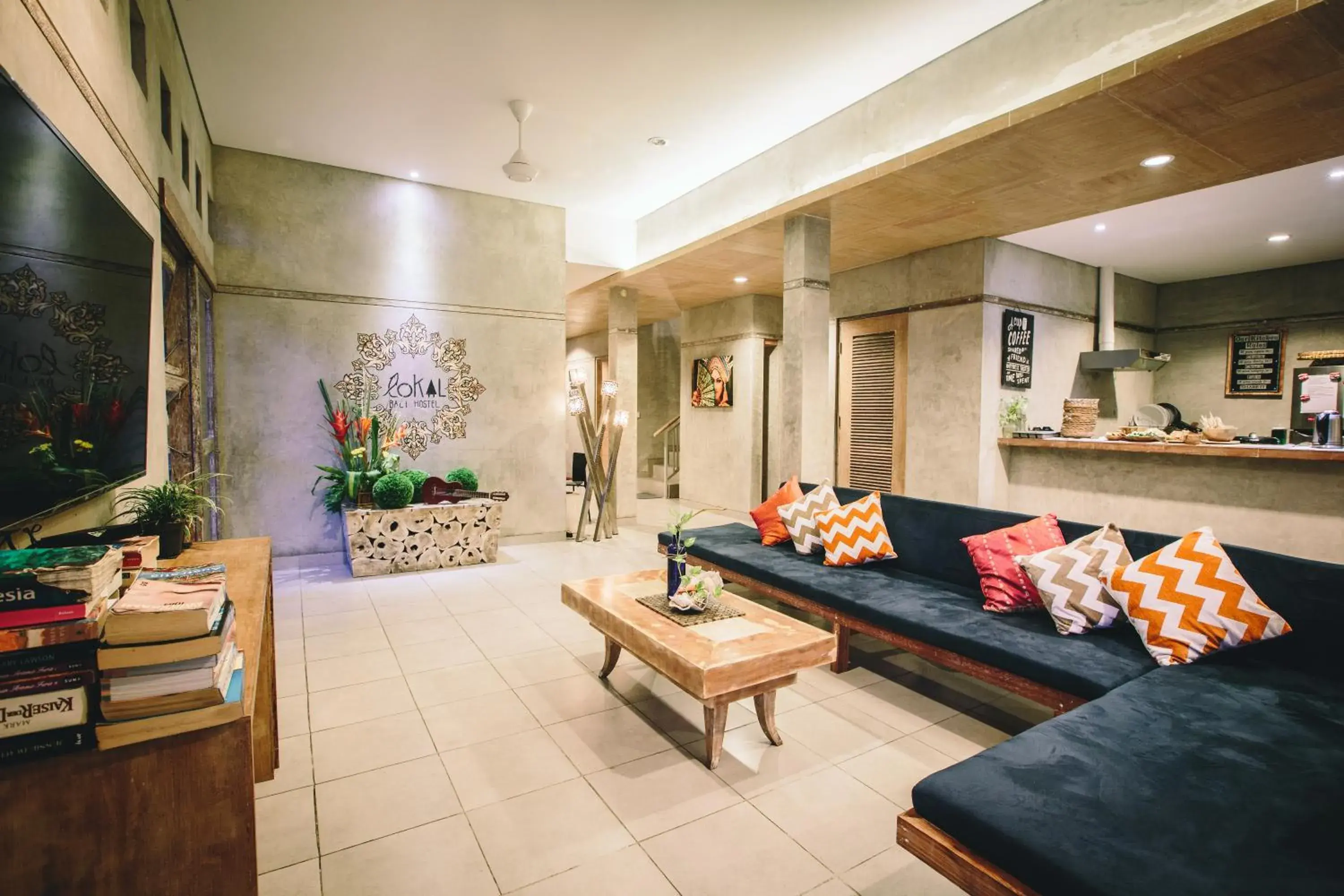 Communal lounge/ TV room, Seating Area in Lokal Bali Hostel