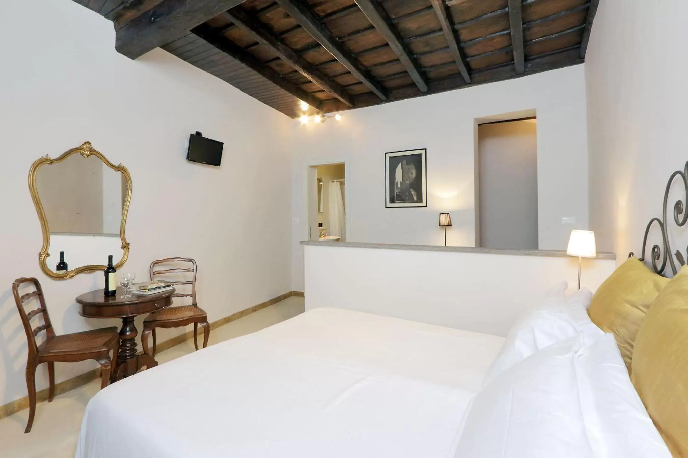 Photo of the whole room, Bed in Residenze Romanae - Sangallo Rooms