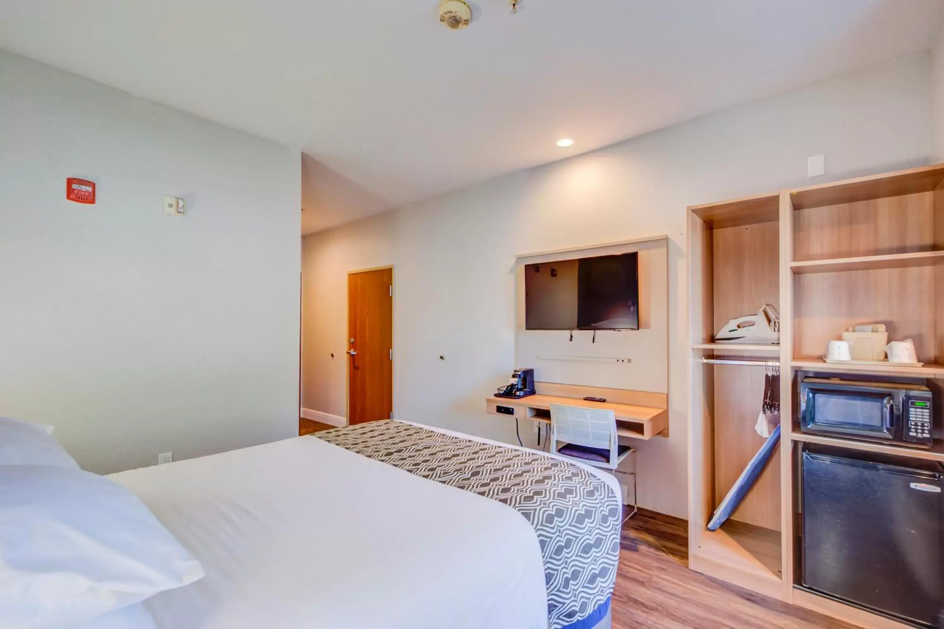 2 Queen Beds, Mobility/Hearing Impaired Accessible Studio Suite, Non Smoking in Microtel Inn and Suites - Zephyrhills 2 Queen Beds, Mobility/Hearing Impaired Accessible Studio Suite, Non Smoking in Microtel Inn and Suites - Zephyrhills