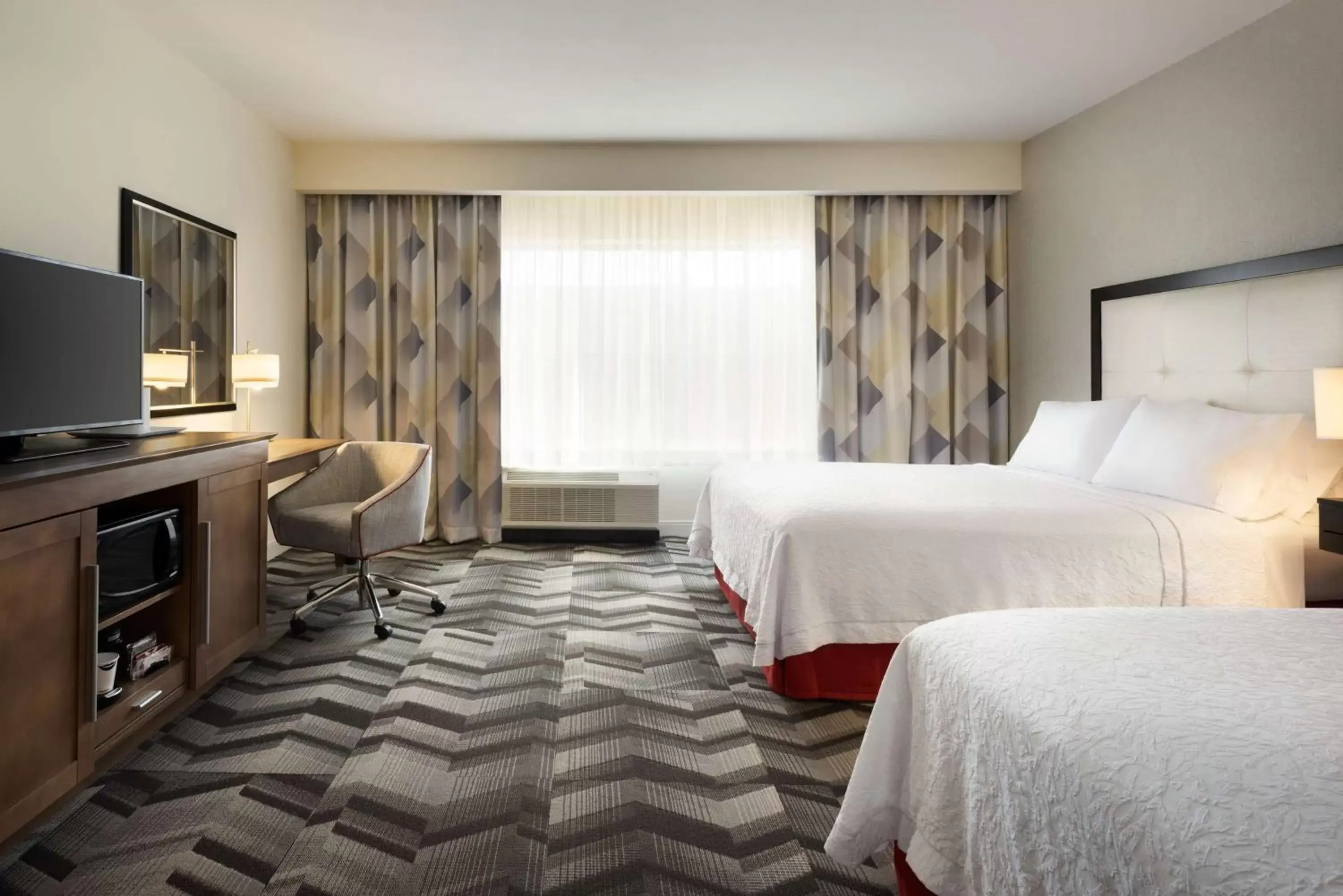 Bed in Hampton Inn by Hilton Spring Hill, TN