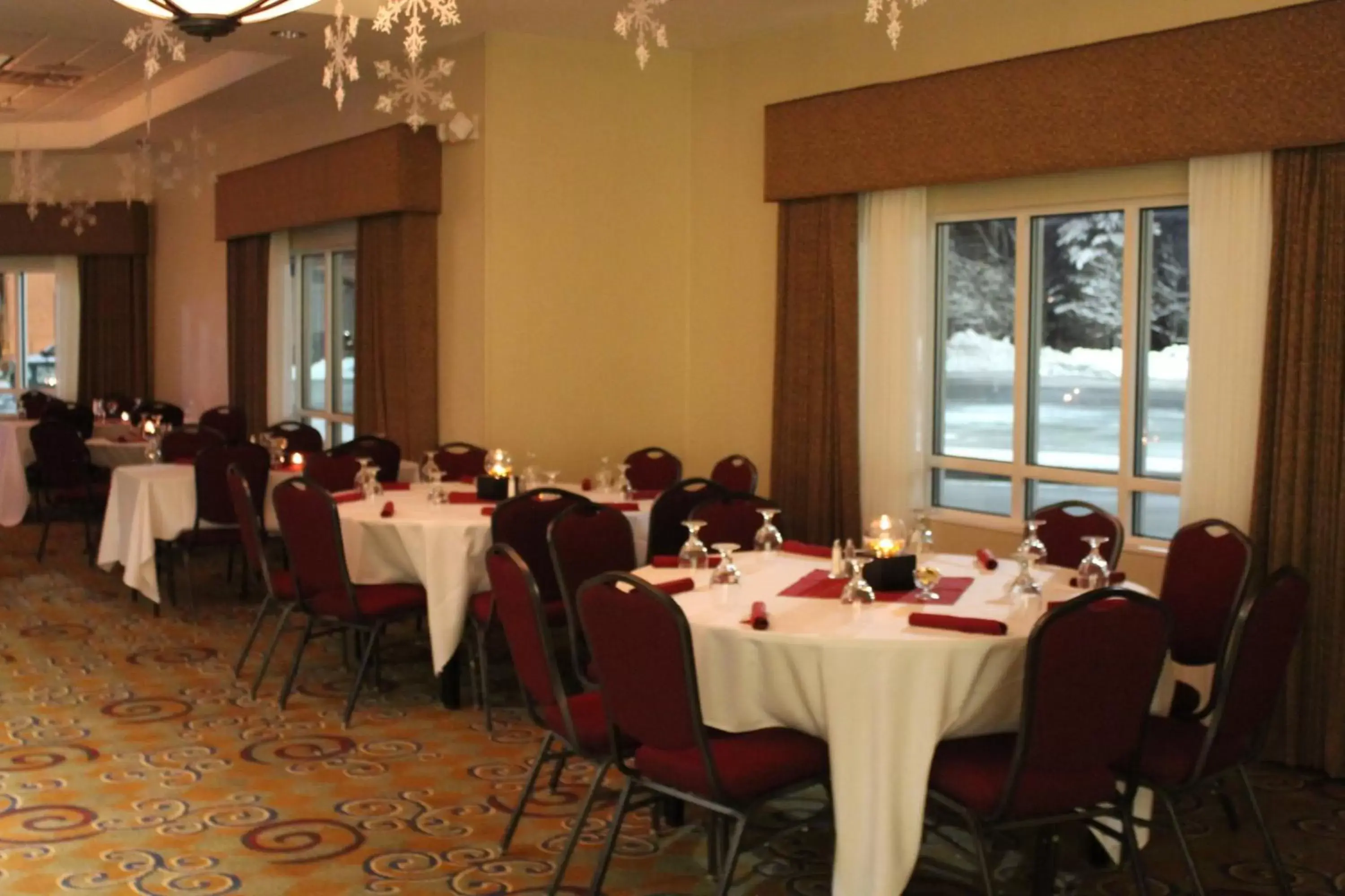 Banquet/Function facilities, Restaurant/Places to Eat in Holiday Inn Conference Center Marshfield, an IHG Hotel