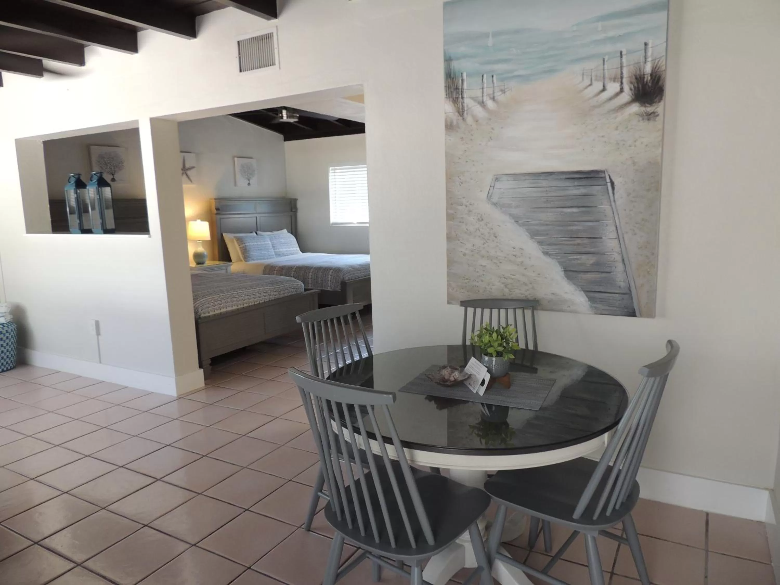 Photo of the whole room, Bed in Sands of Islamorada