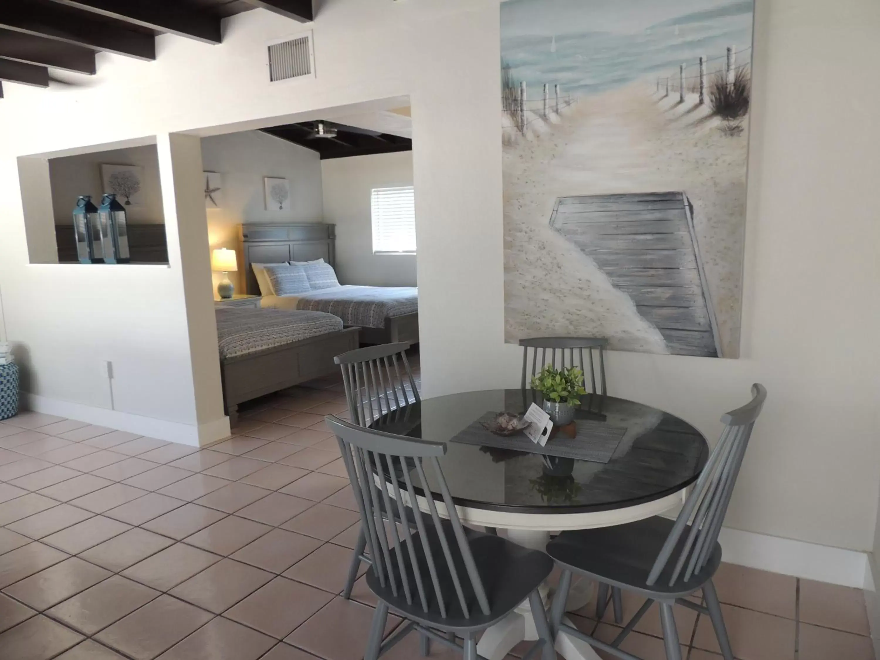 Photo of the whole room, Dining Area in Sands of Islamorada