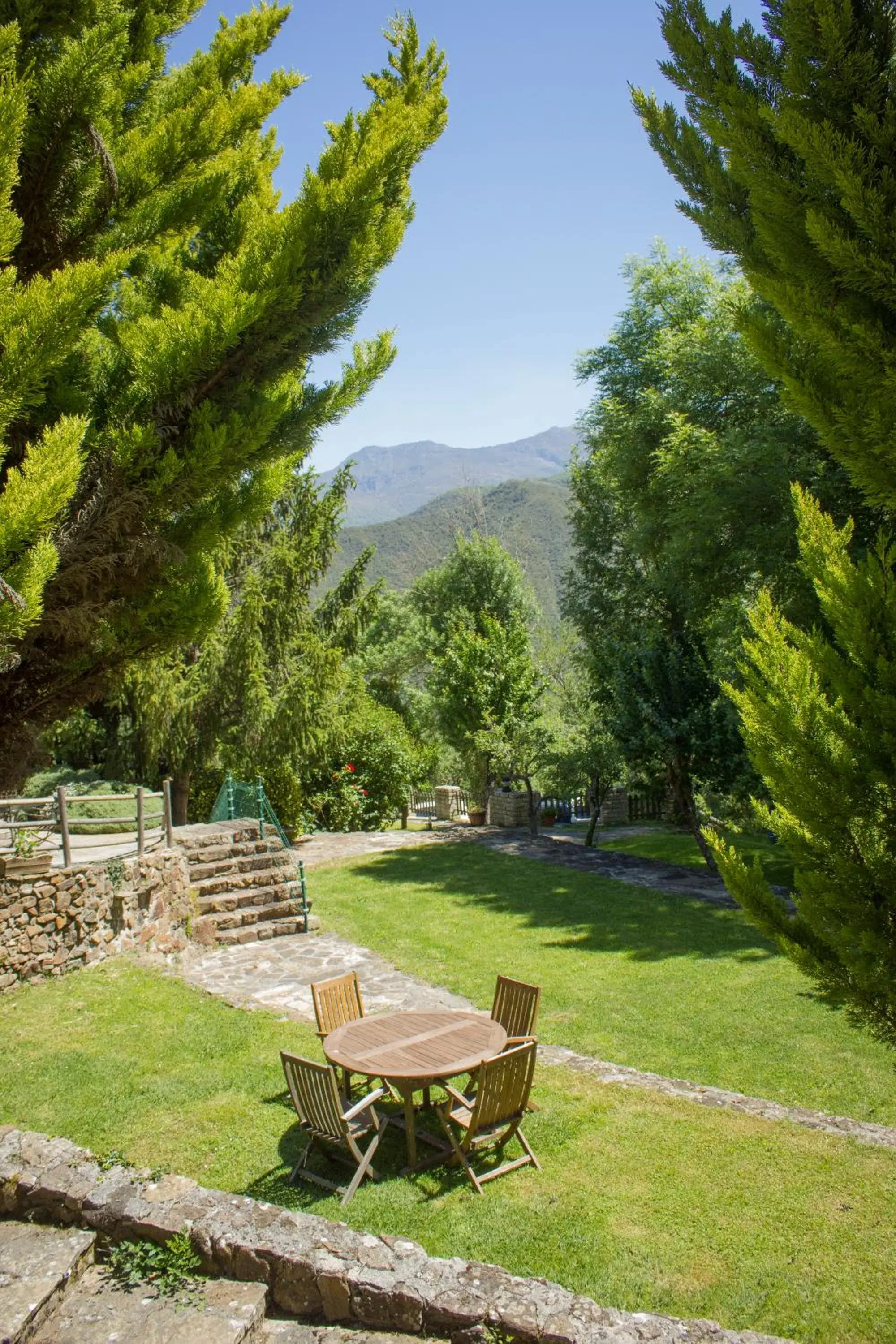 Garden in Viviendas Rurales El Covaju