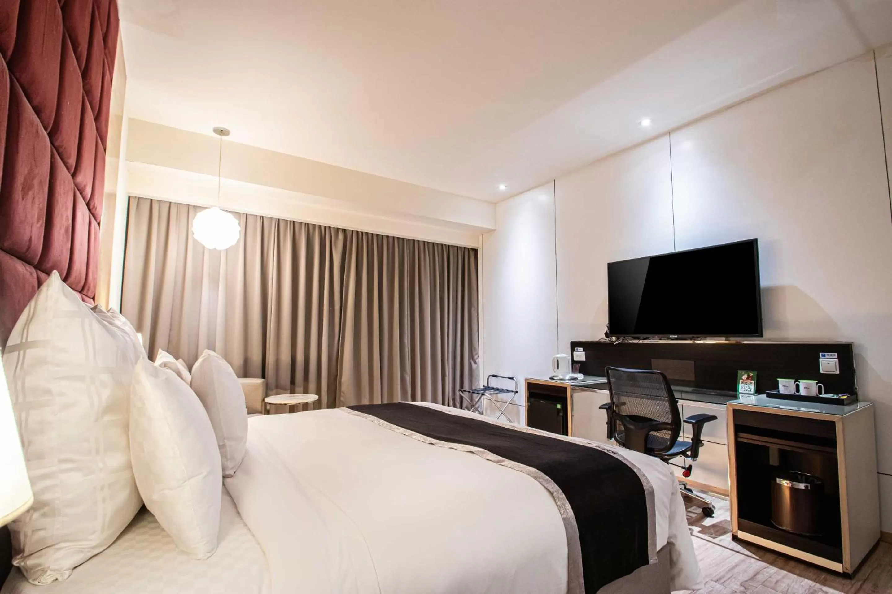 Decorative detail, Bed in 168 Motel-Hsinchu