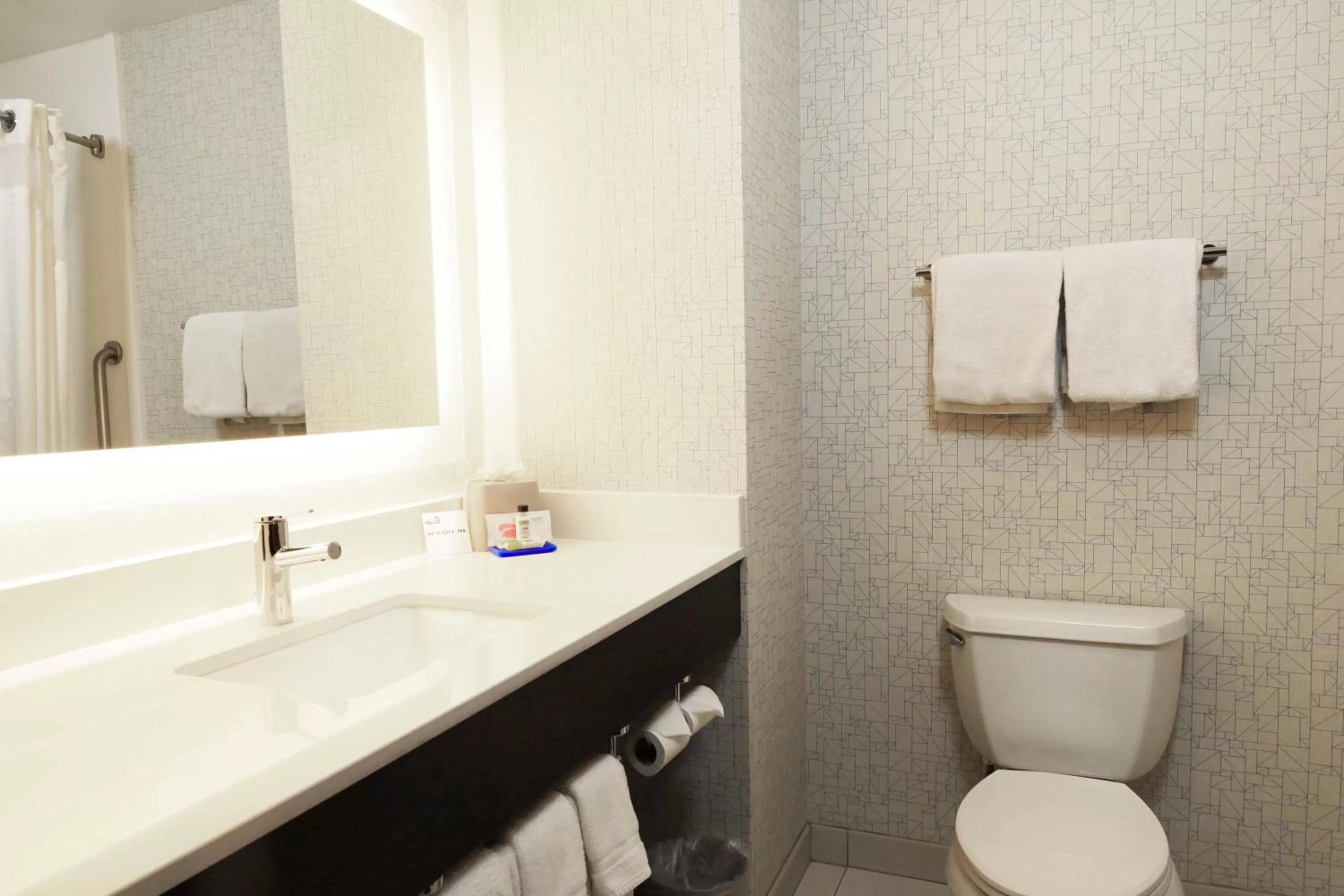 King Suite in Holiday Inn Express Hotel & Suites Napa Valley-American Canyon, an IHG Hotel