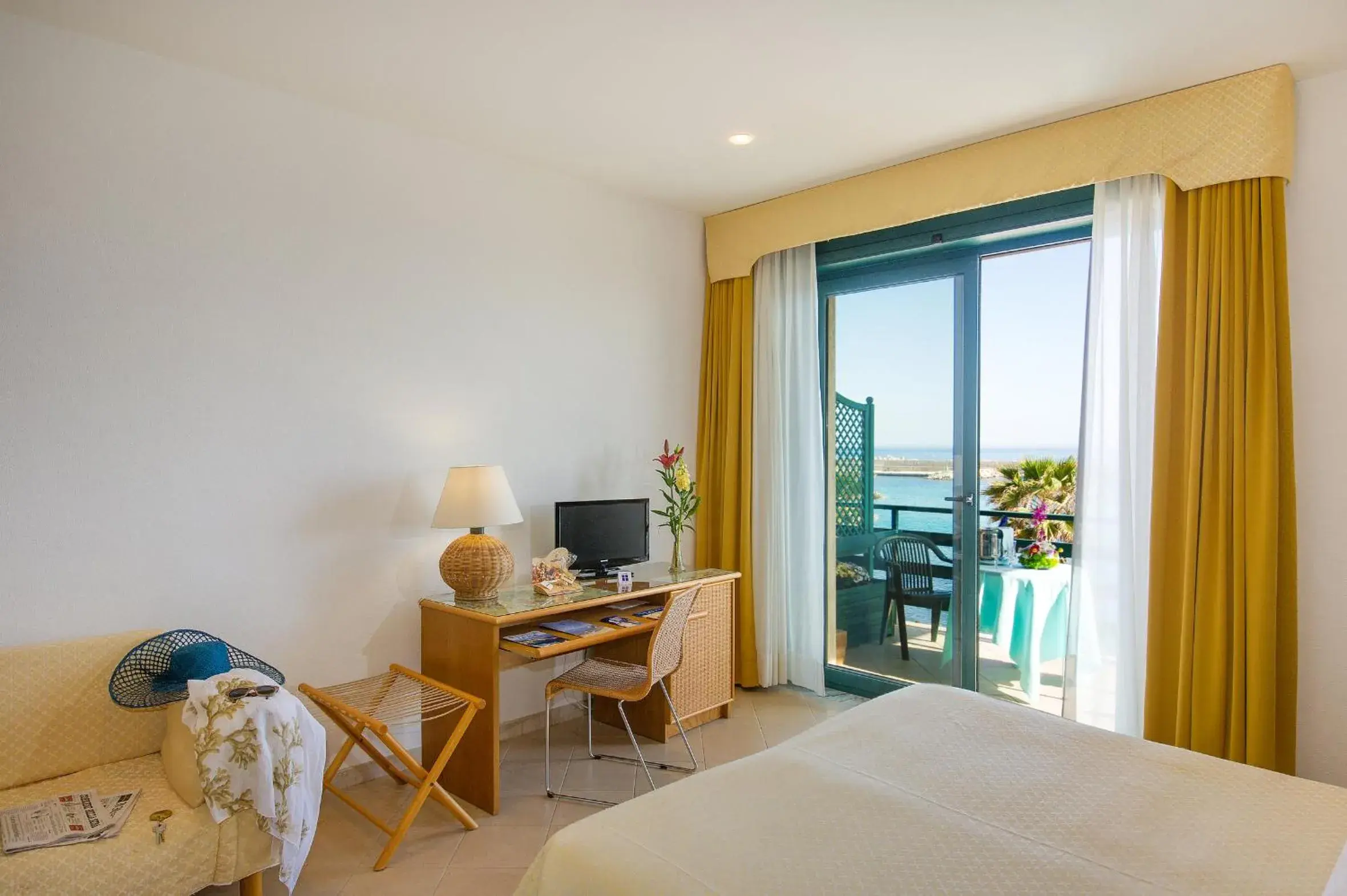 Decorative detail, Bed in Hotel Terminal - Caroli Hotels Decorative detail, Bed in Hotel Terminal - Caroli Hotels