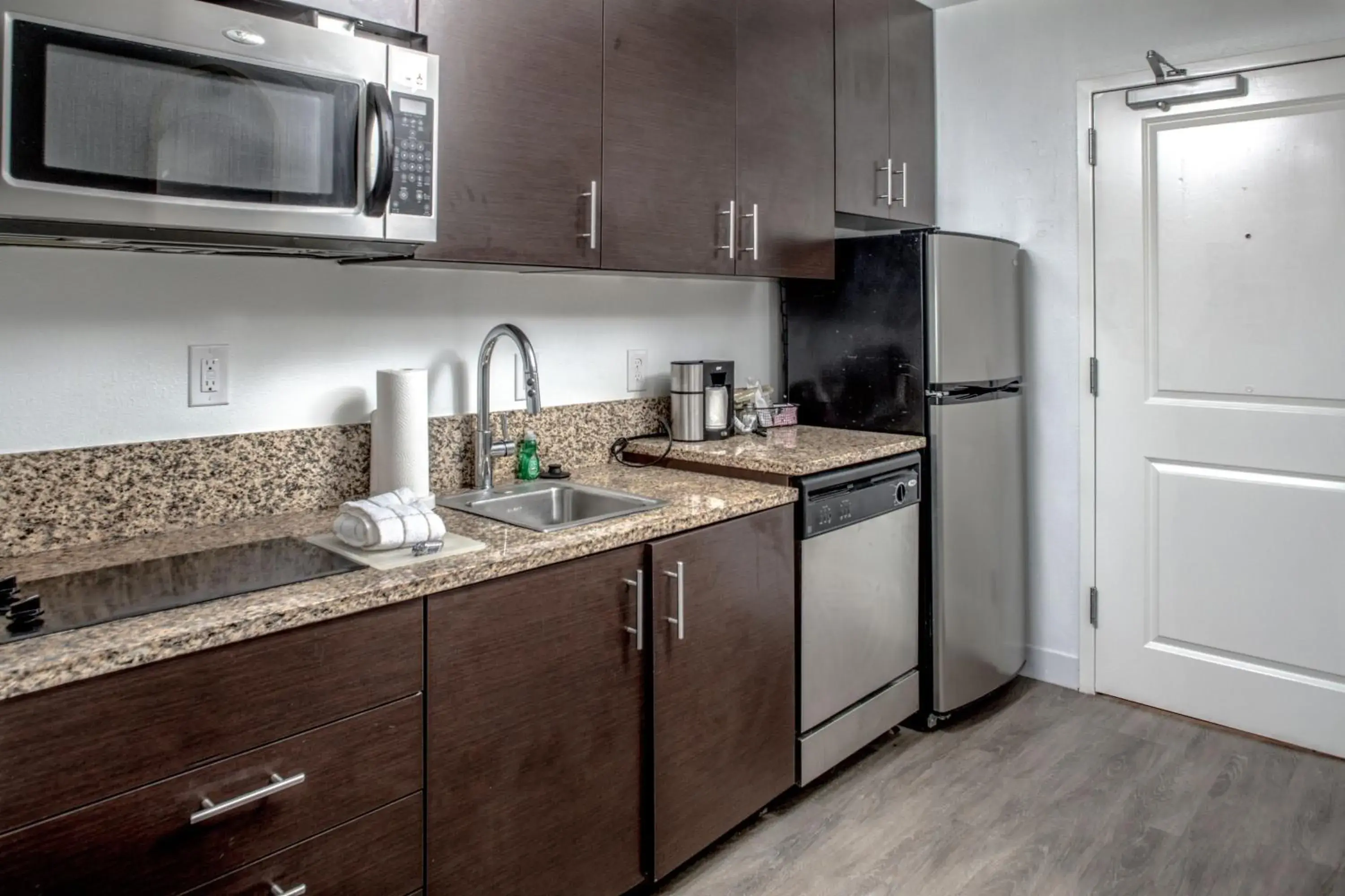 Kitchen or kitchenette, Kitchen/Kitchenette in TownePlace Suites by Marriott Savannah Airport