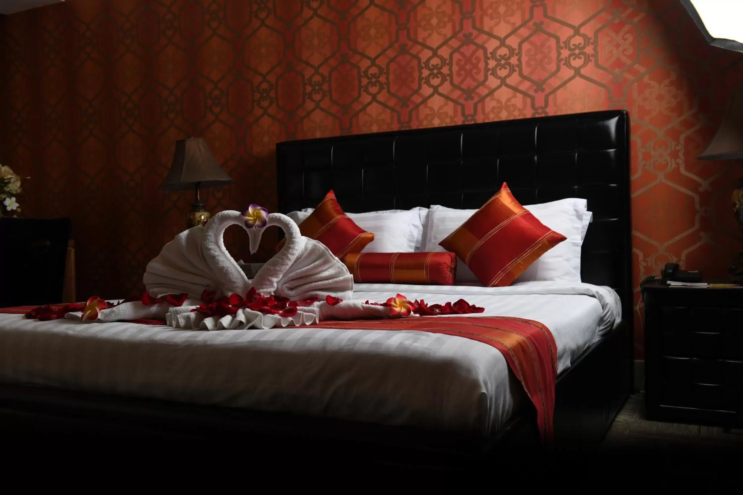 Bedroom, Bed in Grand Safir Hotel