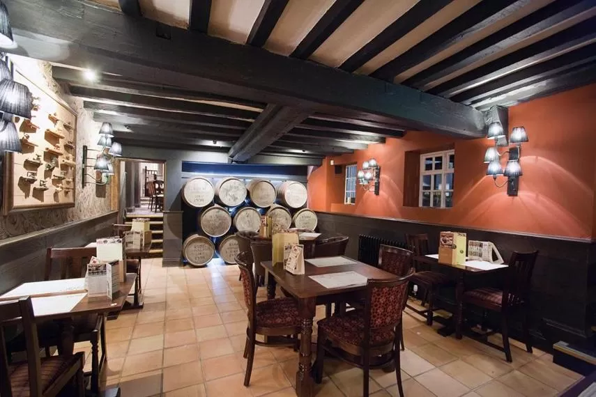 Restaurant/Places to Eat in The Castle Hotel Wetherspoon