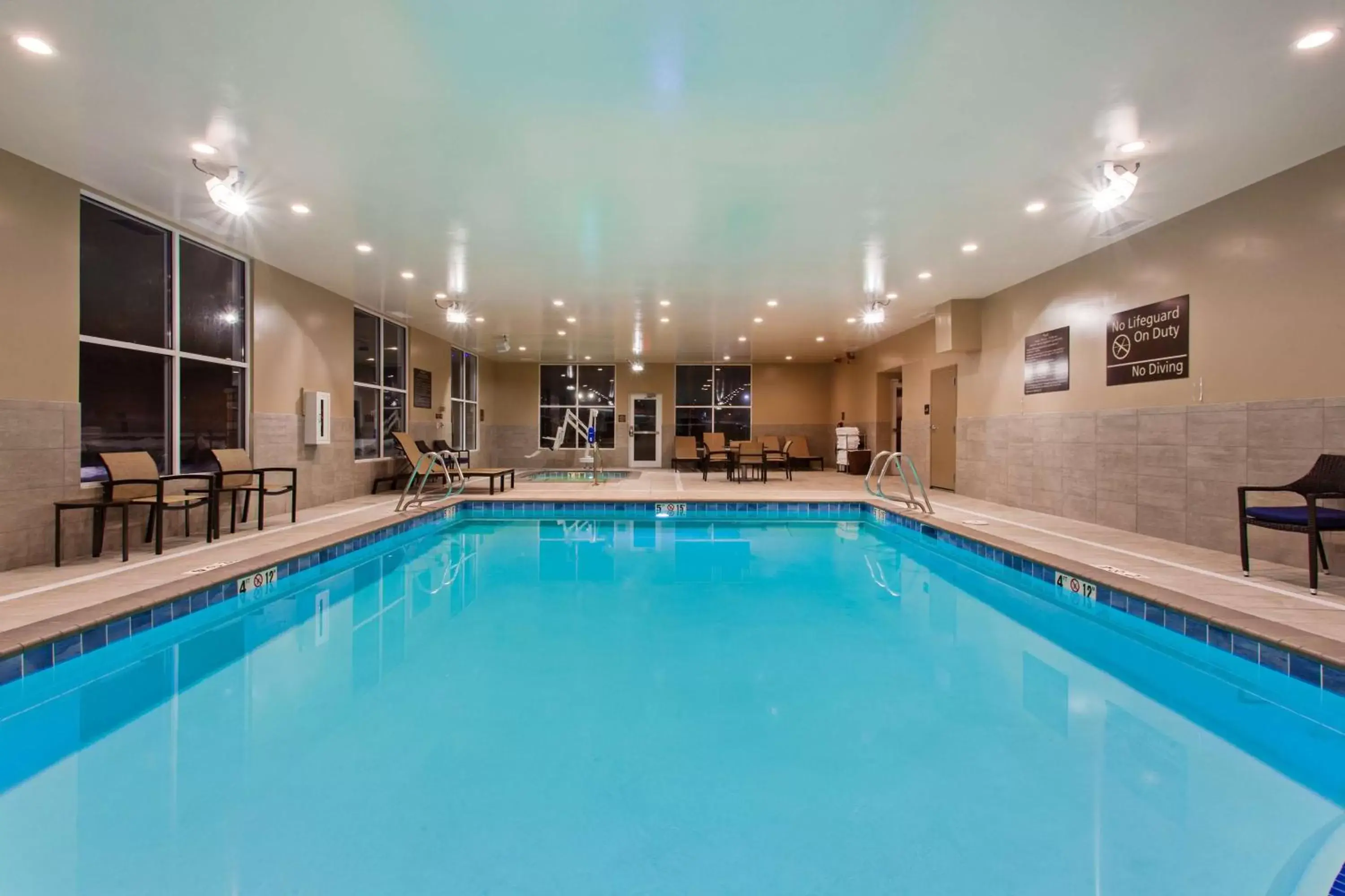 Pool view in Hampton Inn & Suites Leavenworth Pool view in Hampton Inn & Suites Leavenworth