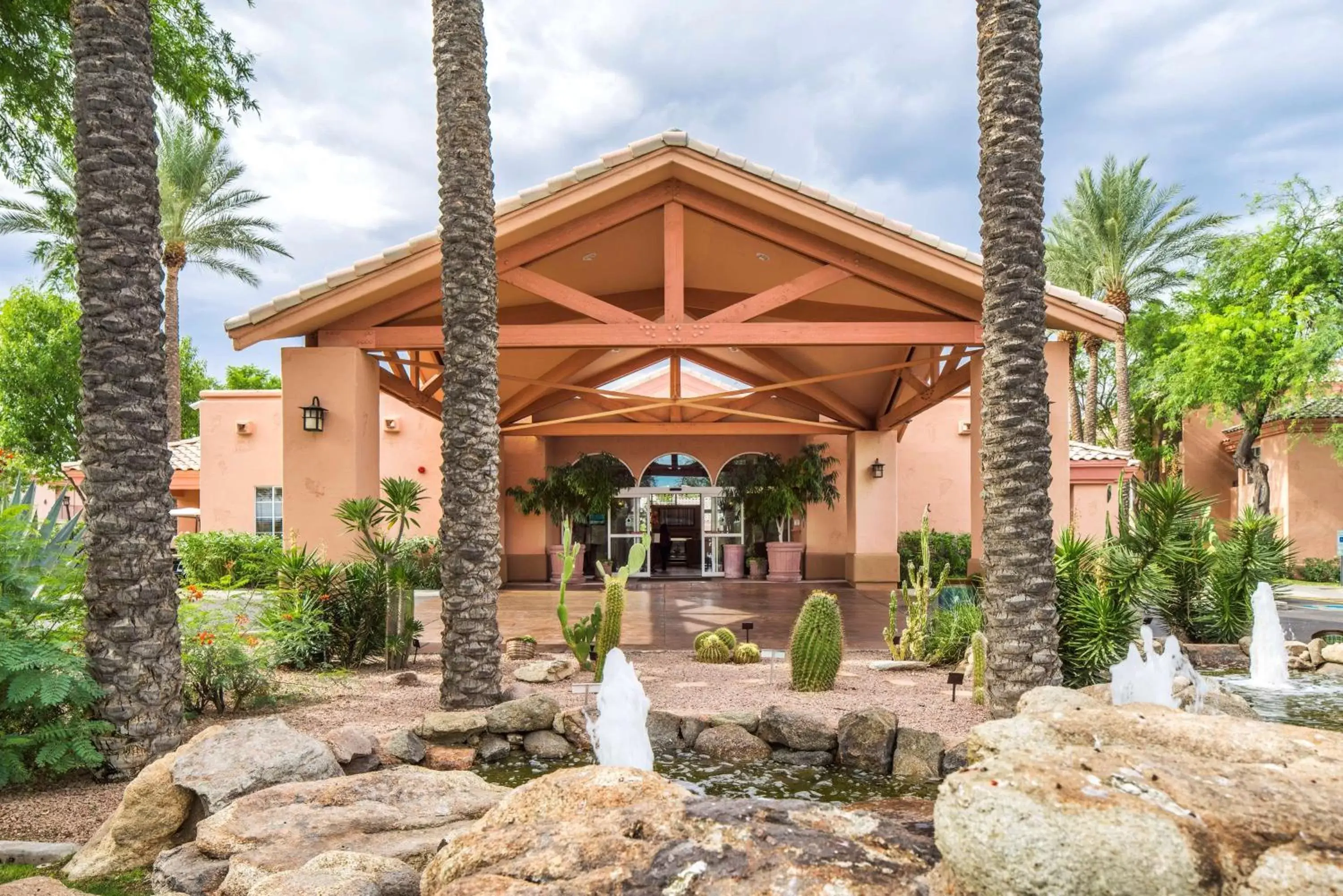 Property building in Hilton Vacation Club Scottsdale Villa Mirage
