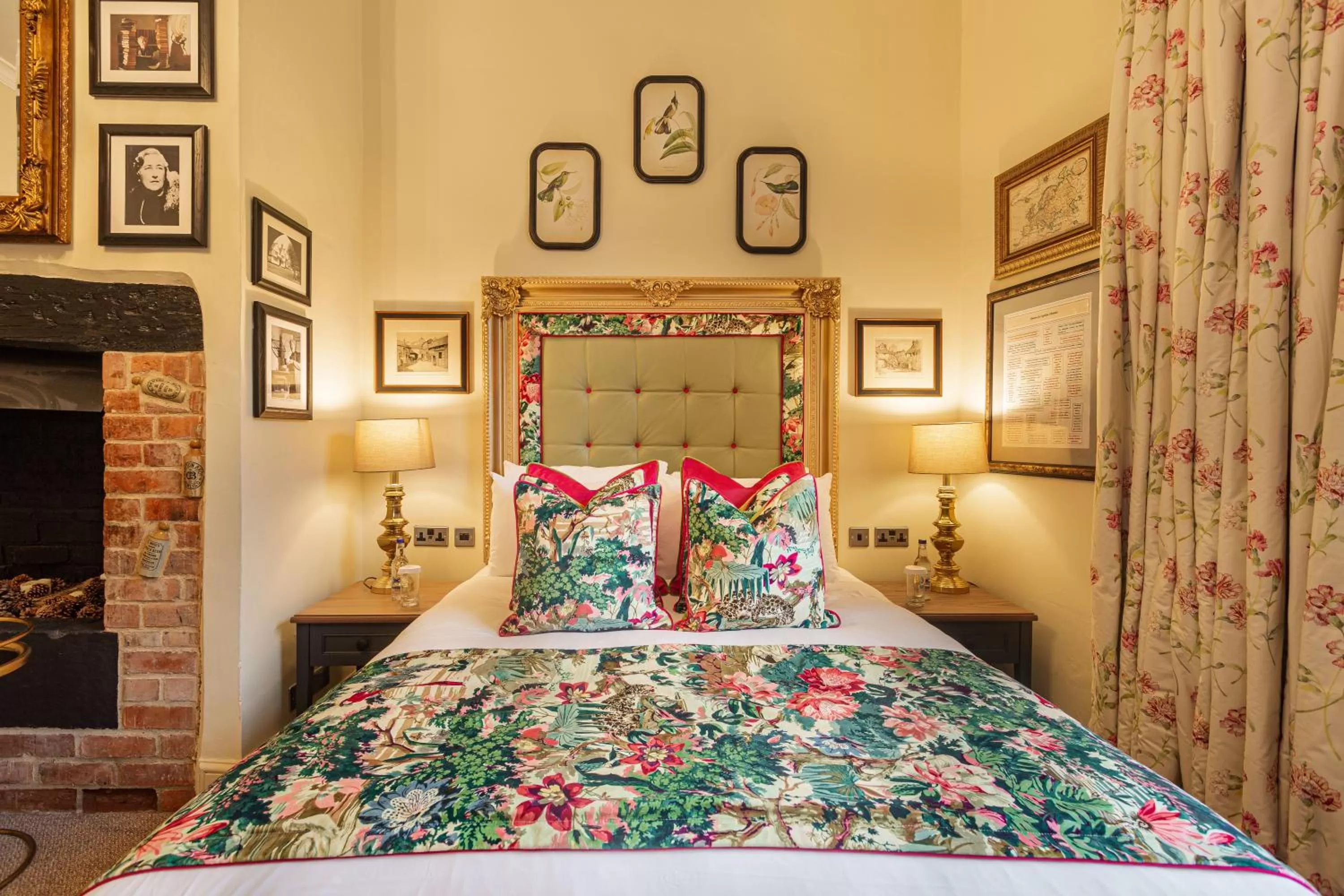 Bed in The George Hotel, Amesbury, Wiltshire - The Coaching Inn Group