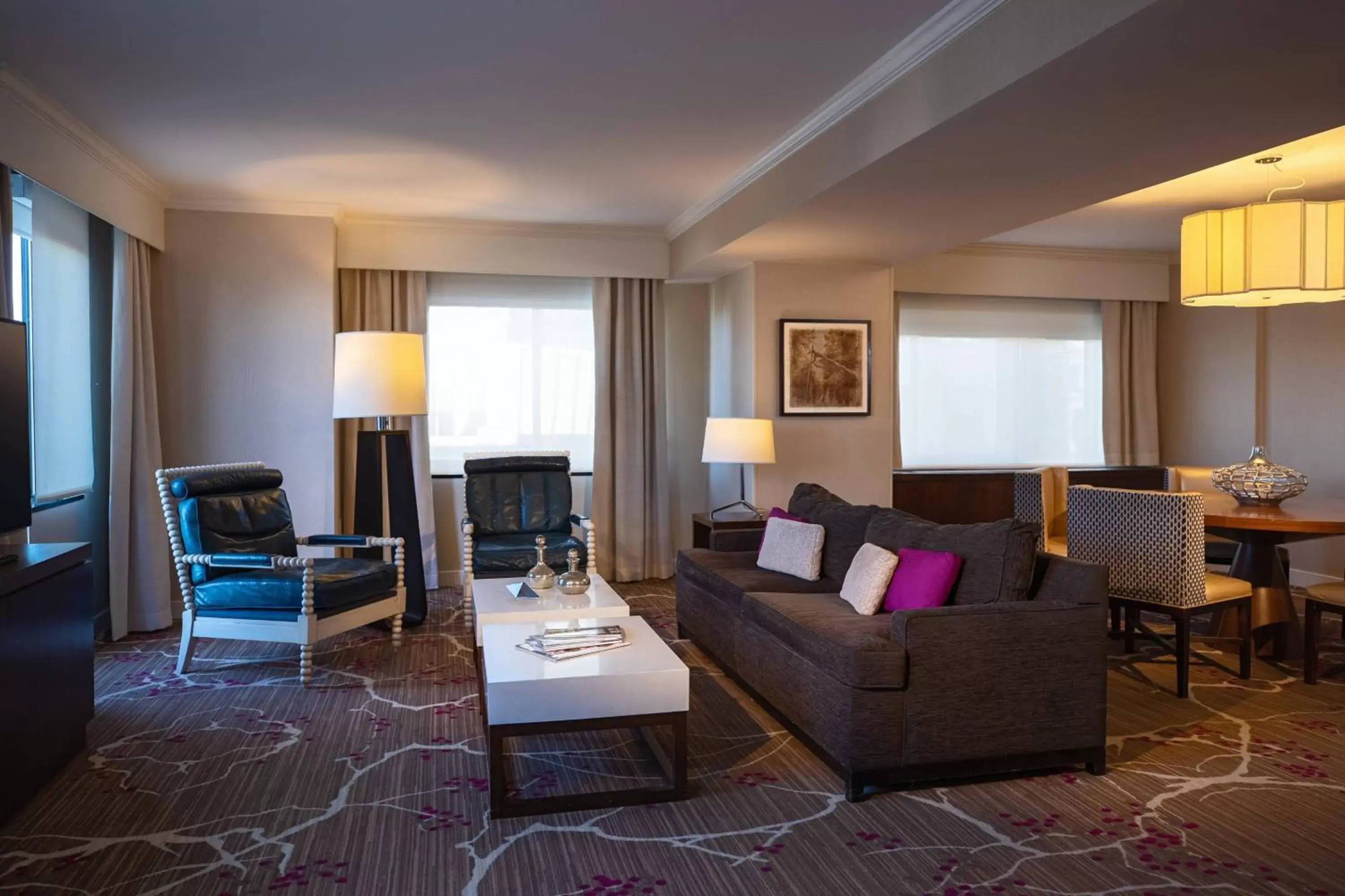 Living room, Seating Area in Renaissance Washington DC Downtown Hotel