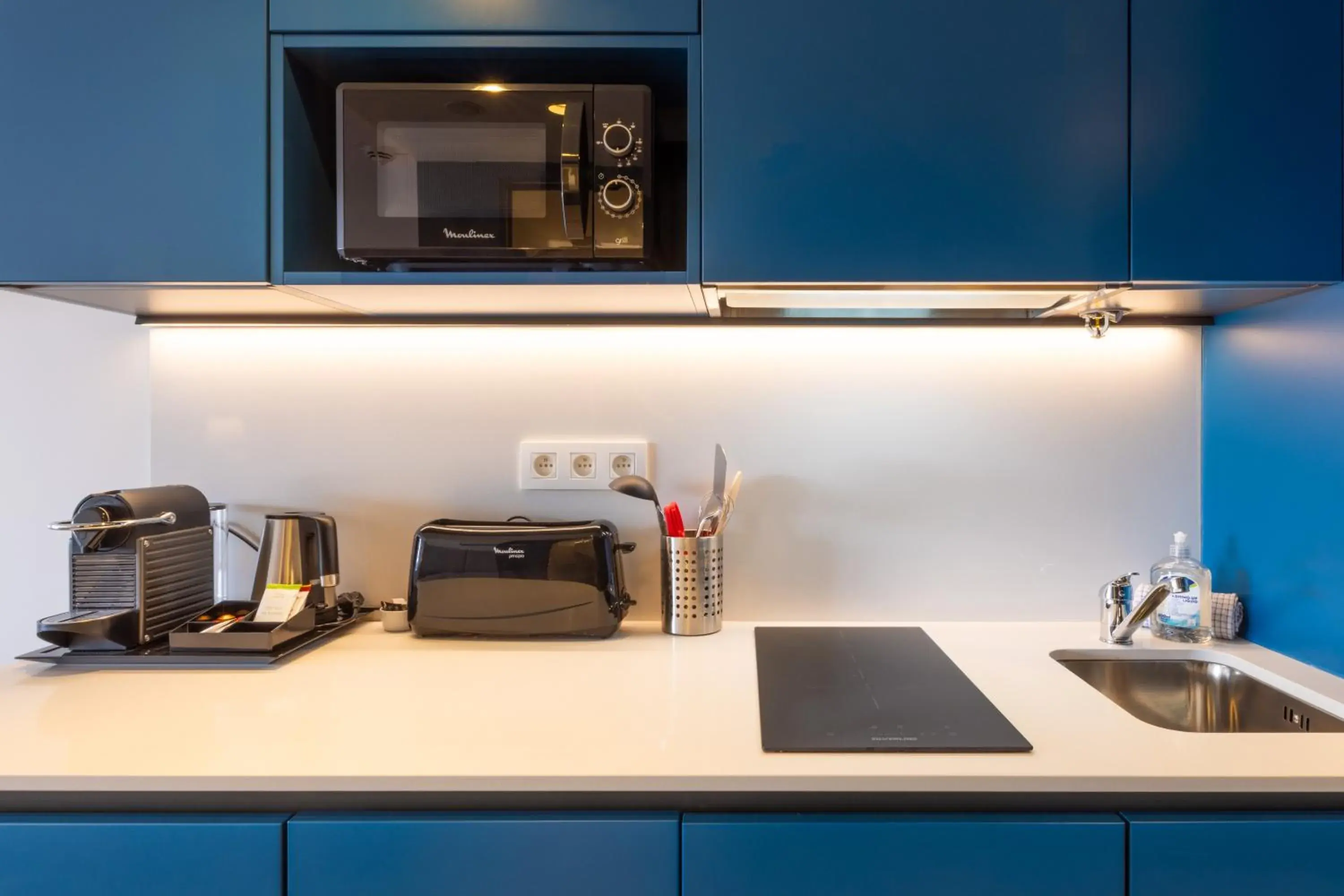 Kitchen or kitchenette, Kitchen/Kitchenette in Staybridge Suites Cannes Centre
