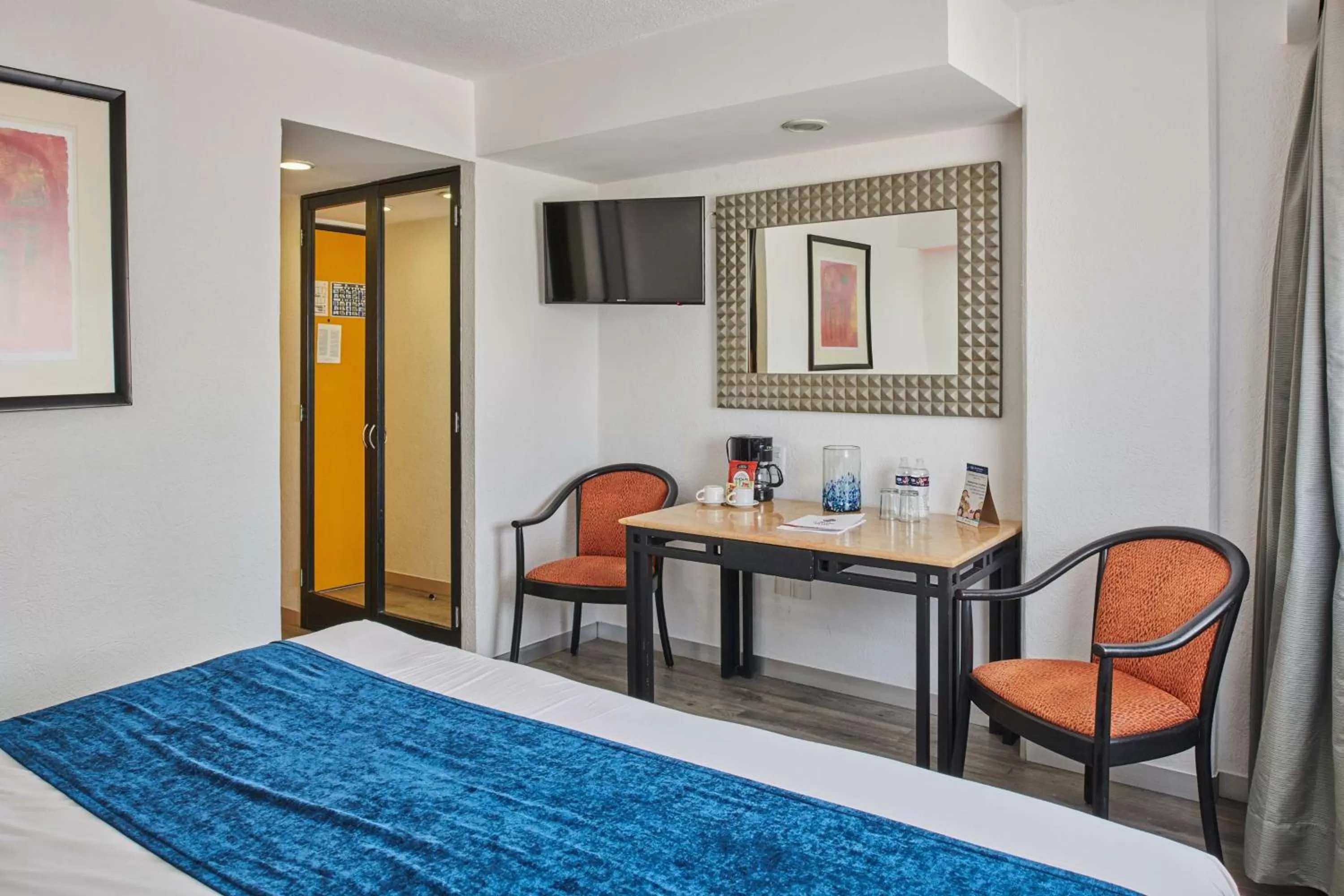 Photo of the whole room, Bed in Best Western Plus Gran Hotel Centro Historico