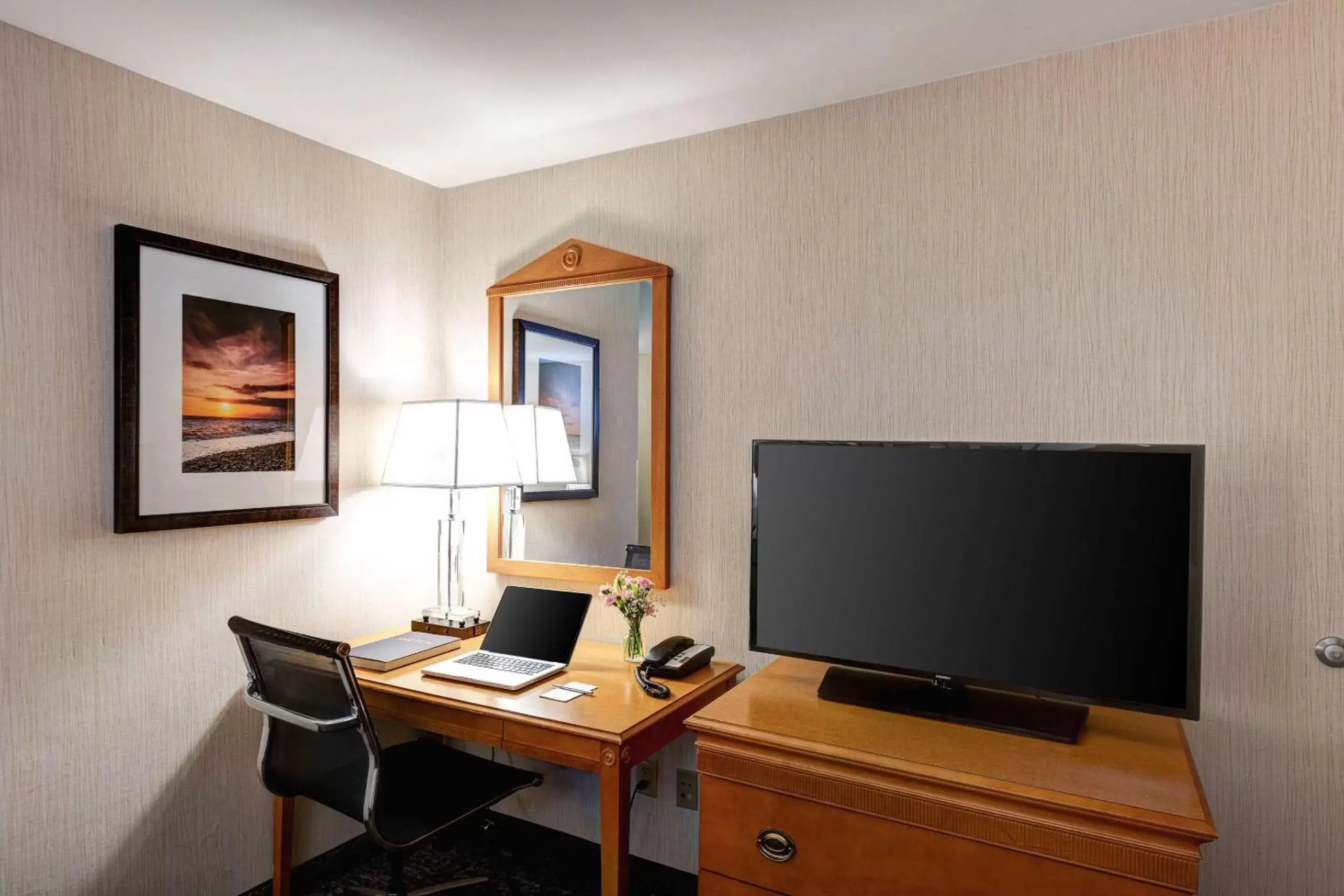 Photo of the whole room, TV/Entertainment Center in Port Inn and Suites Portsmouth, Ascend Hotel Collection