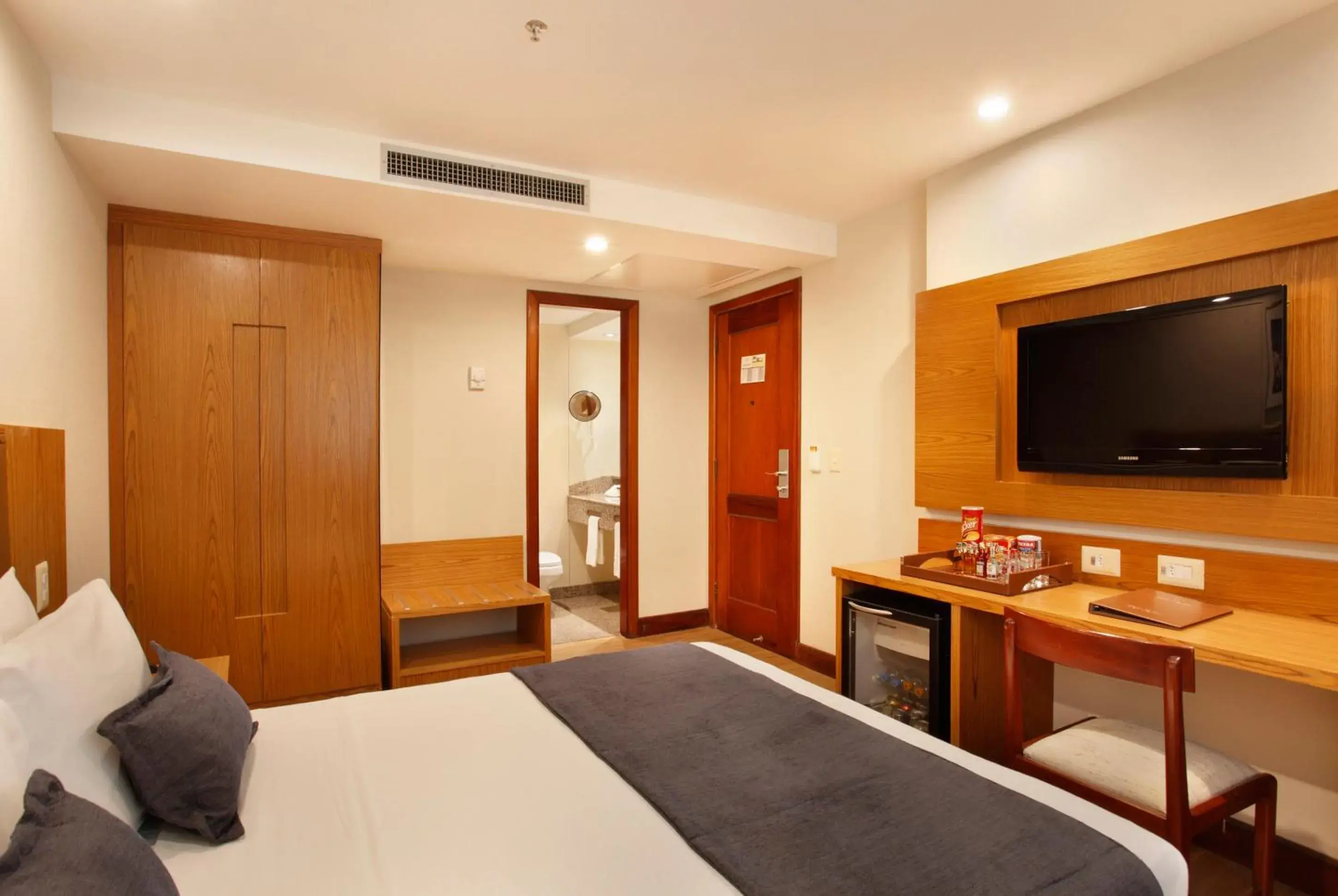 Bedroom, TV/Entertainment Center in Windsor Excelsior Copacabana