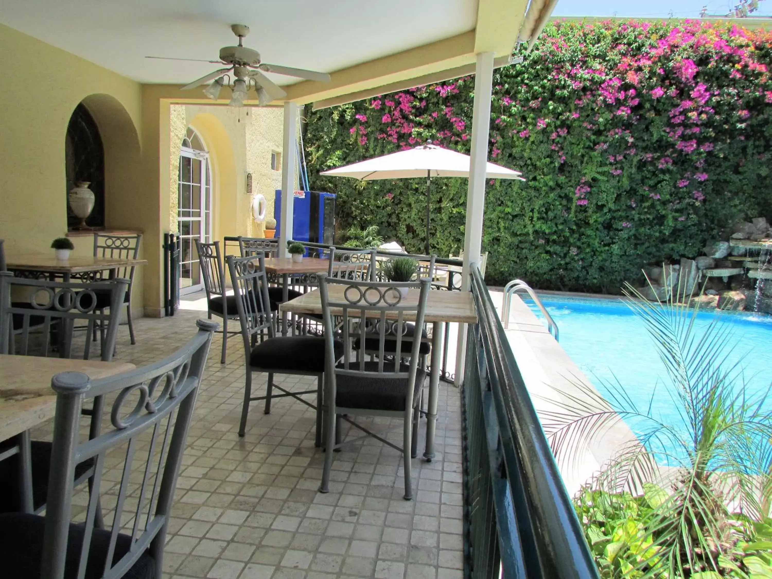 Balcony/Terrace, Swimming Pool in Best Western Hotel Posada Del Rio Express